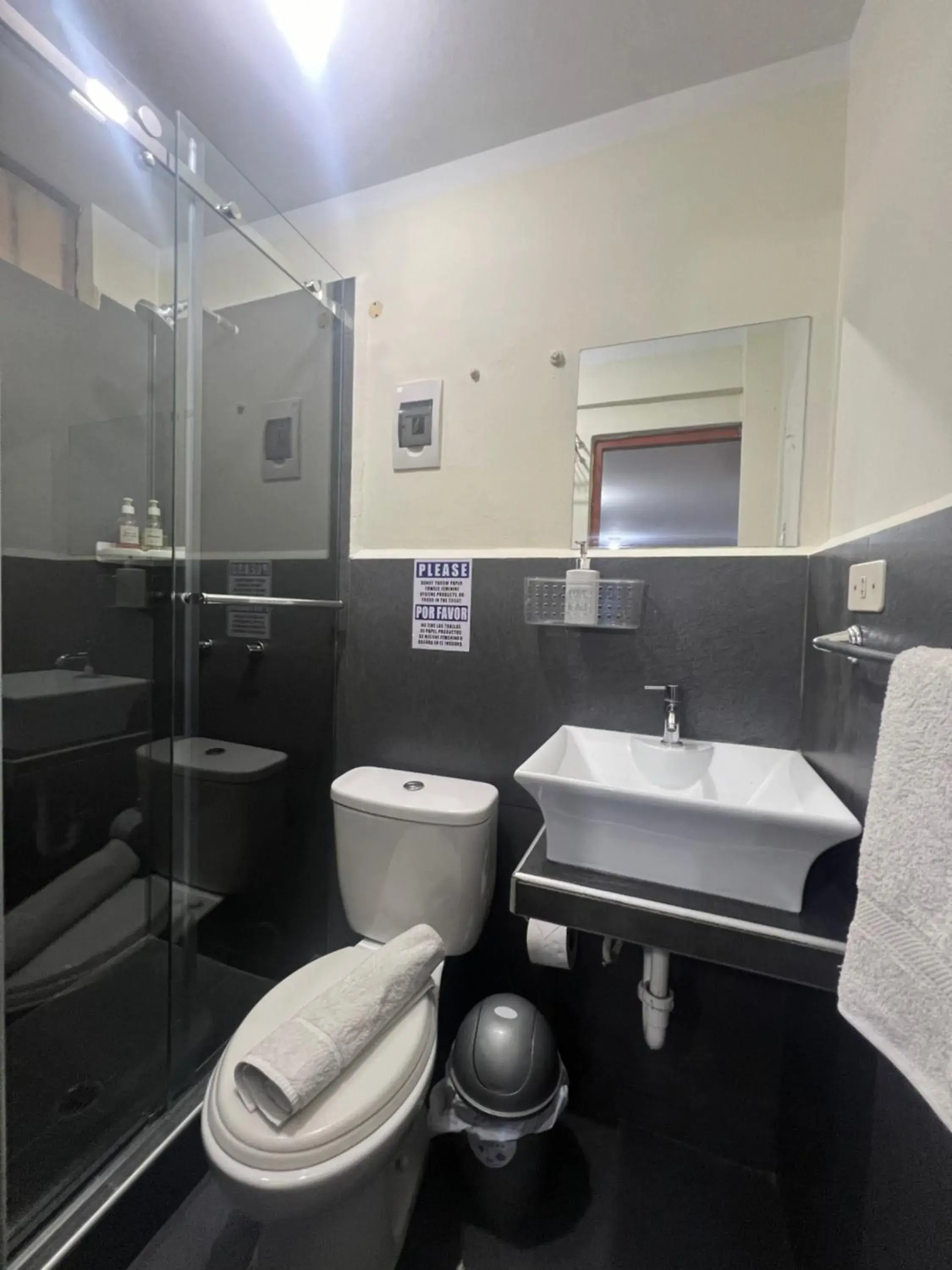 Bathroom in Lima Airport Tampu Bathroom in Lima Airport Tampu