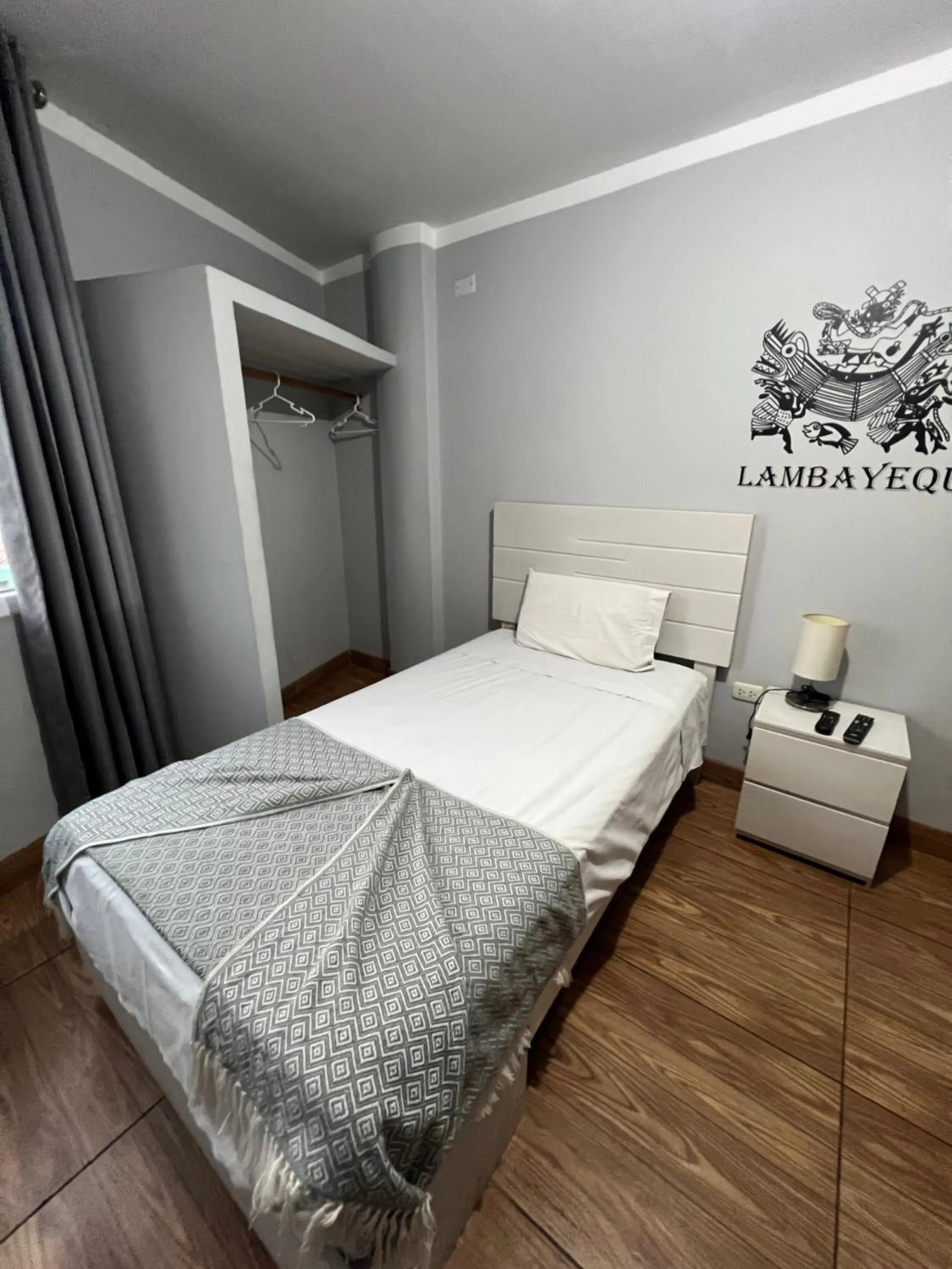 Bedroom, Bed in Lima Airport Tampu