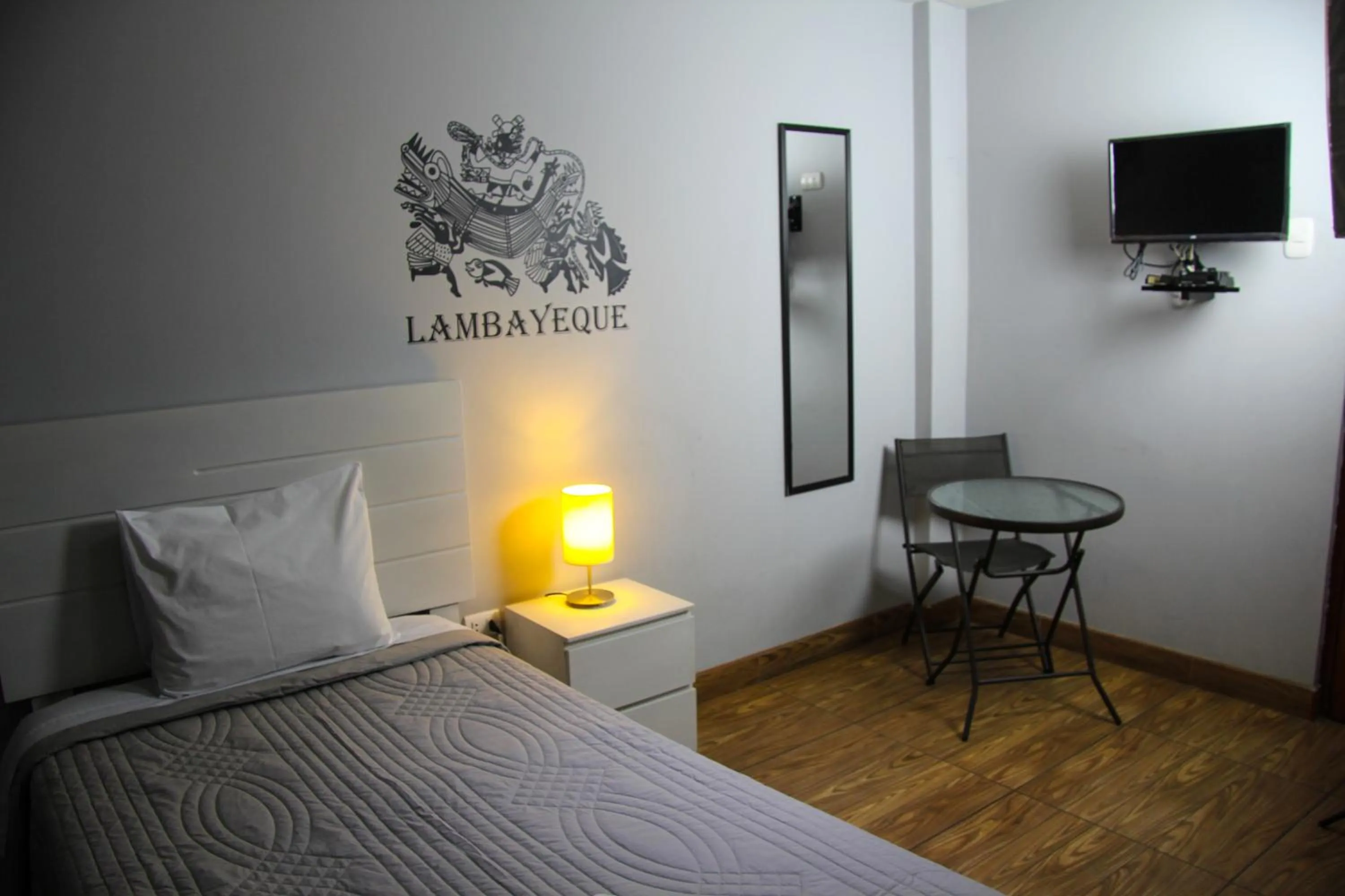 Bedroom, Bed in Lima Airport Tampu