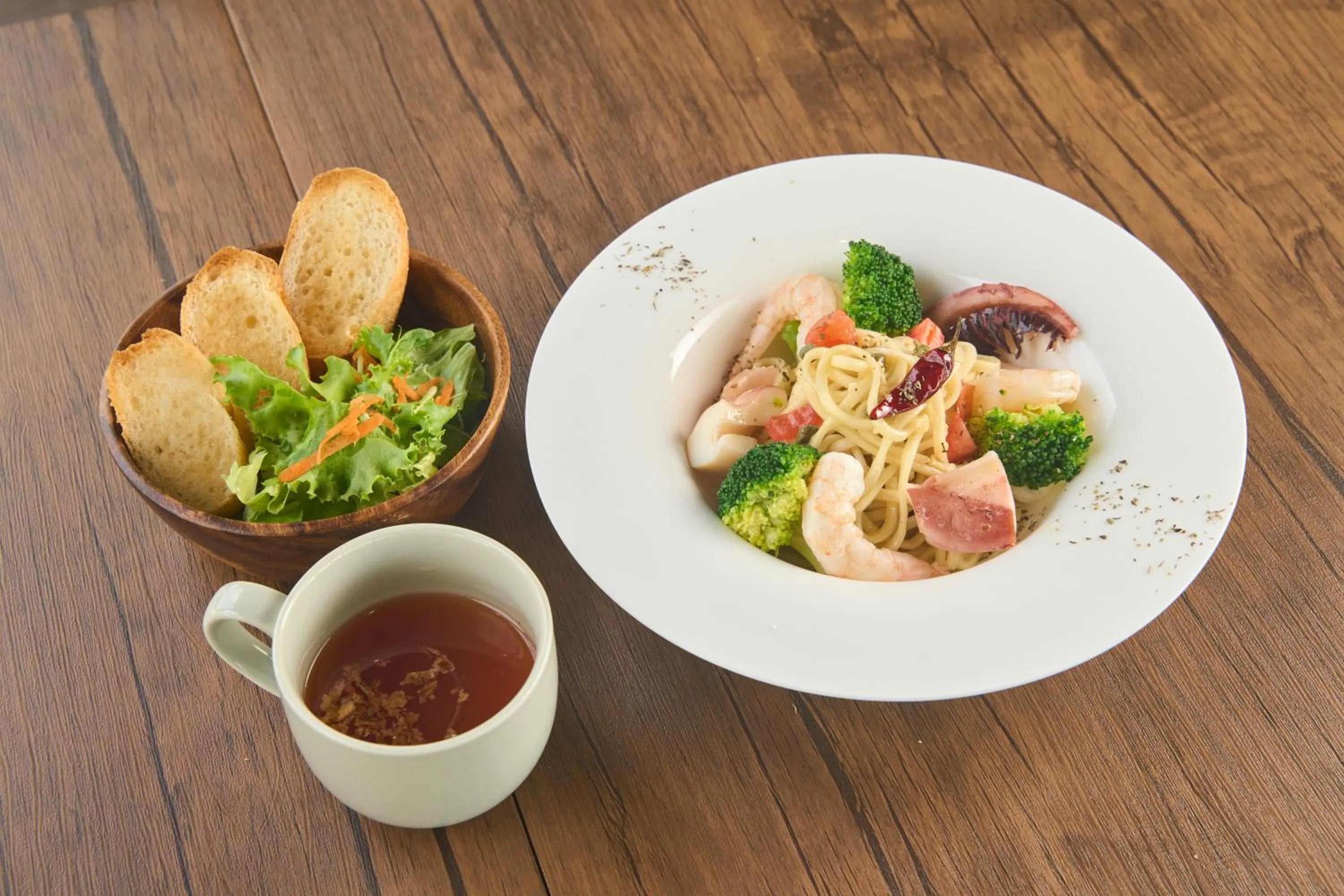 Restaurant/places to eat in BLANC MIYAKOJIMA 旧RuGu Glamping Resort