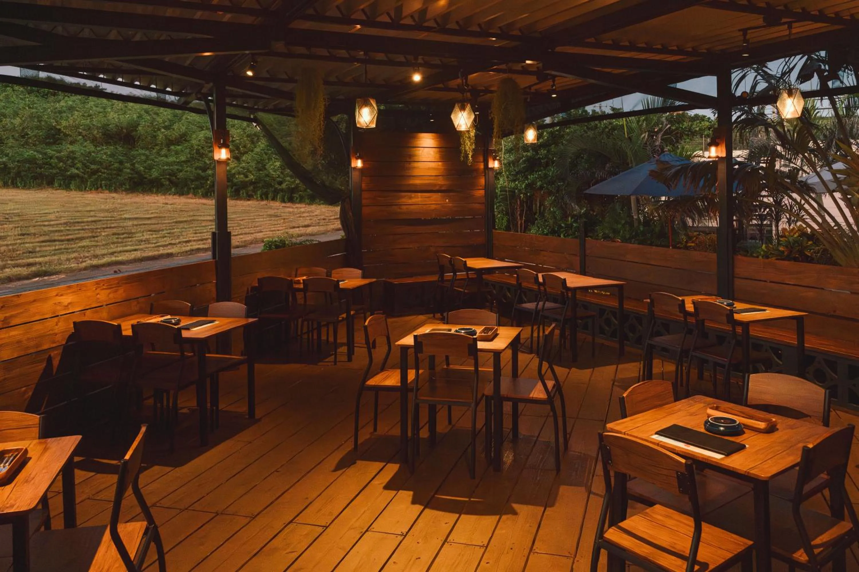 Restaurant/places to eat in BLANC MIYAKOJIMA 旧RuGu Glamping Resort