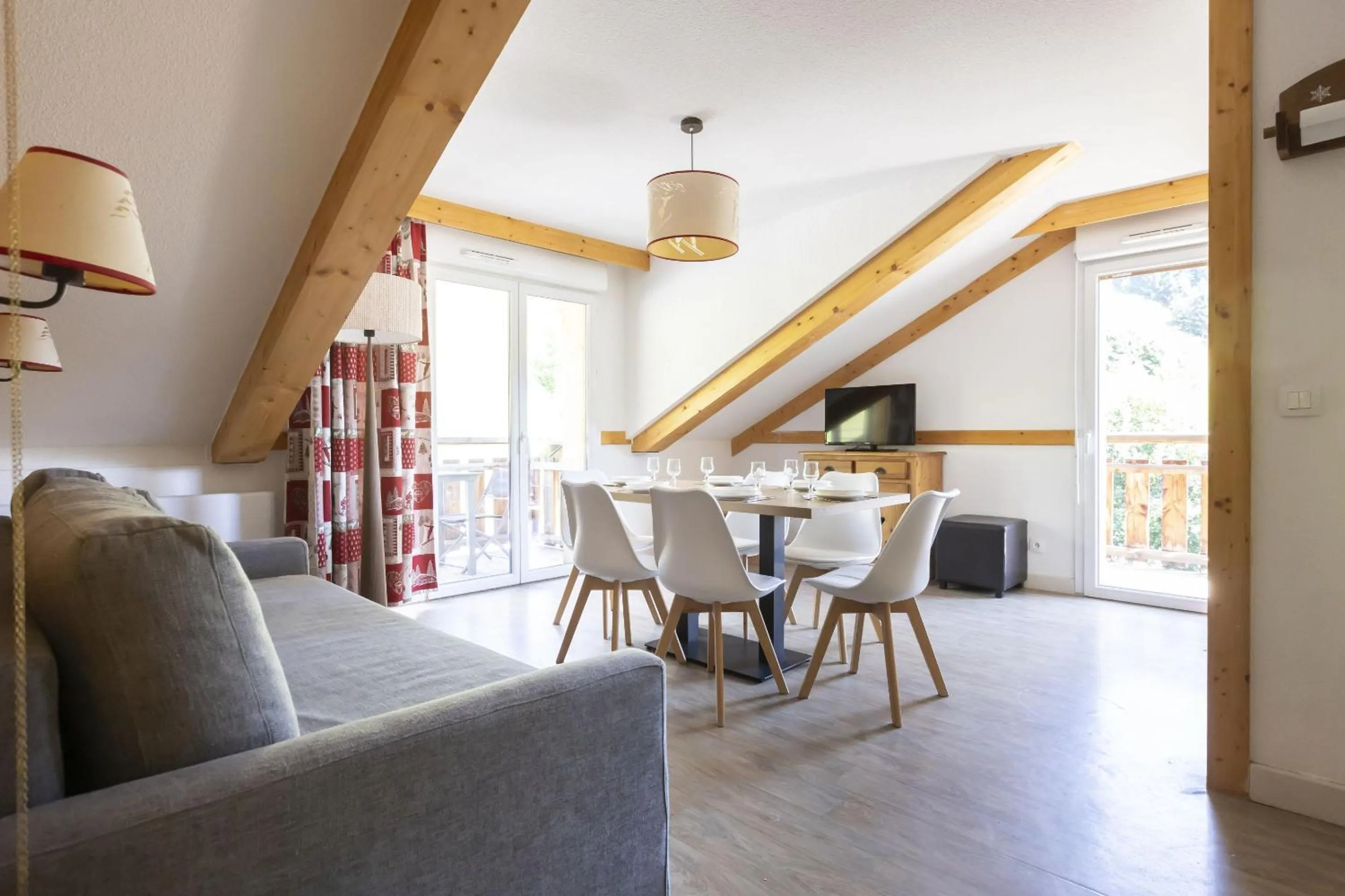 Dining area in Résidence Odalys Les Bergers