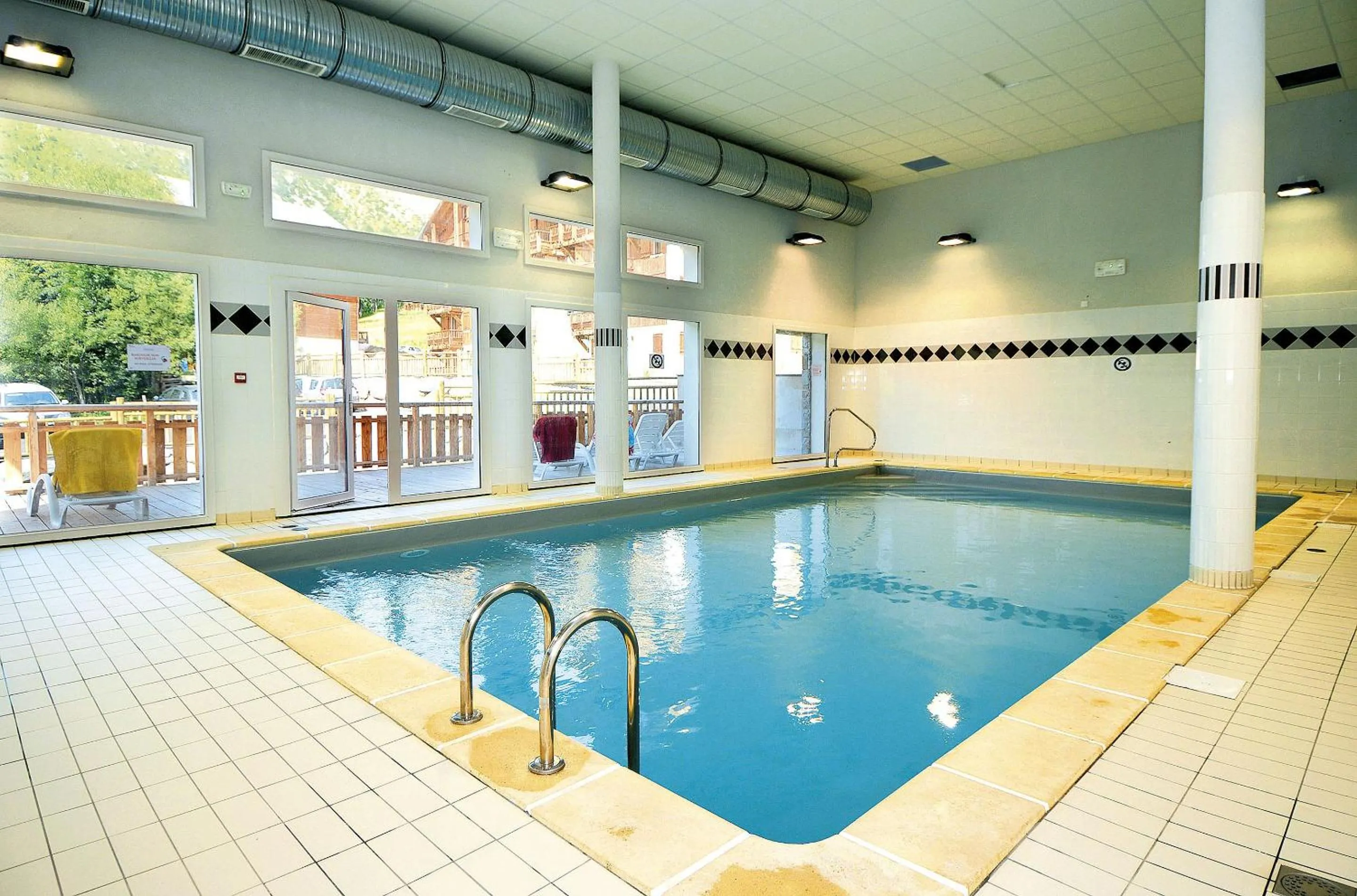 Swimming pool in Résidence Odalys Les Bergers