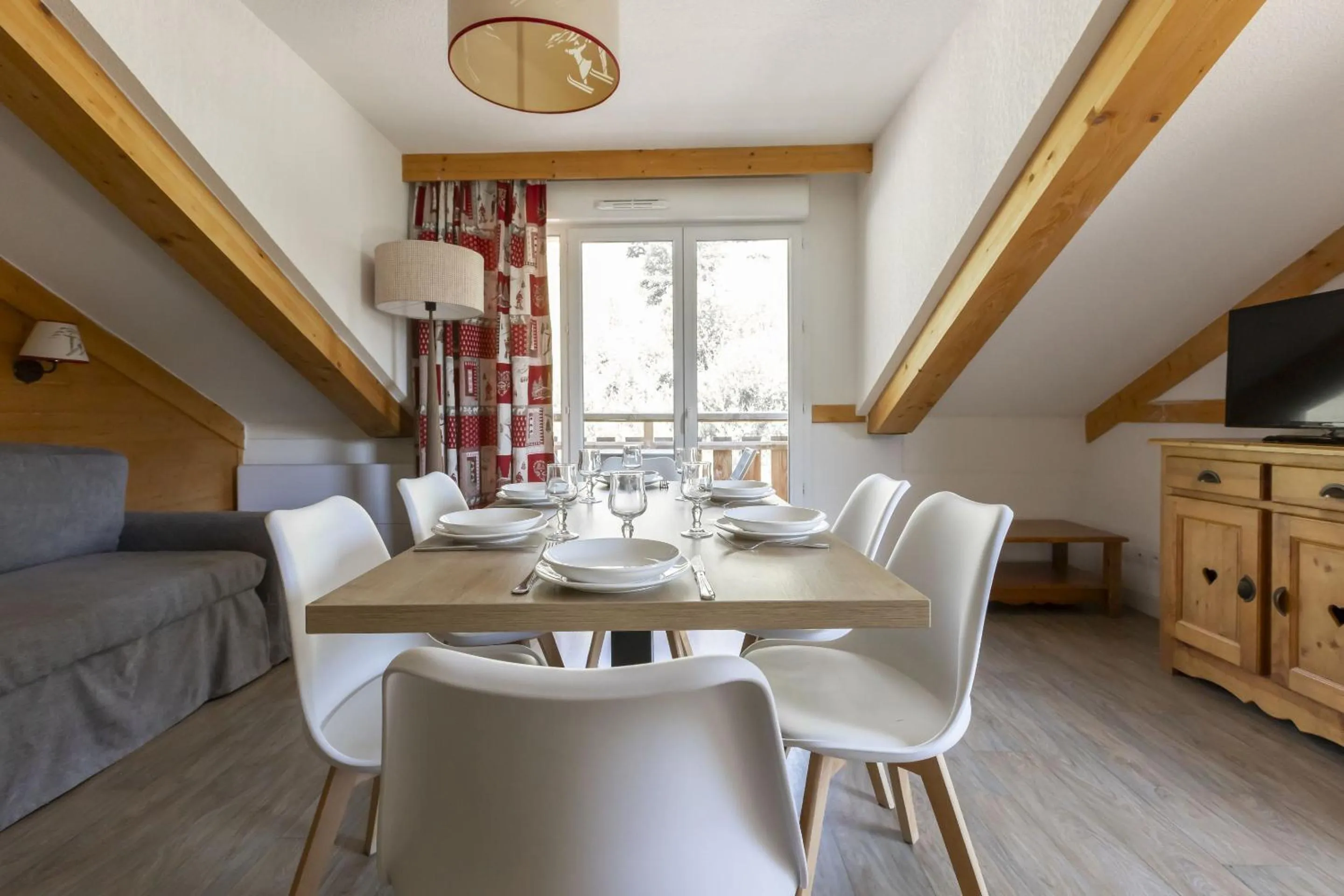 Dining area in Résidence Odalys Les Bergers