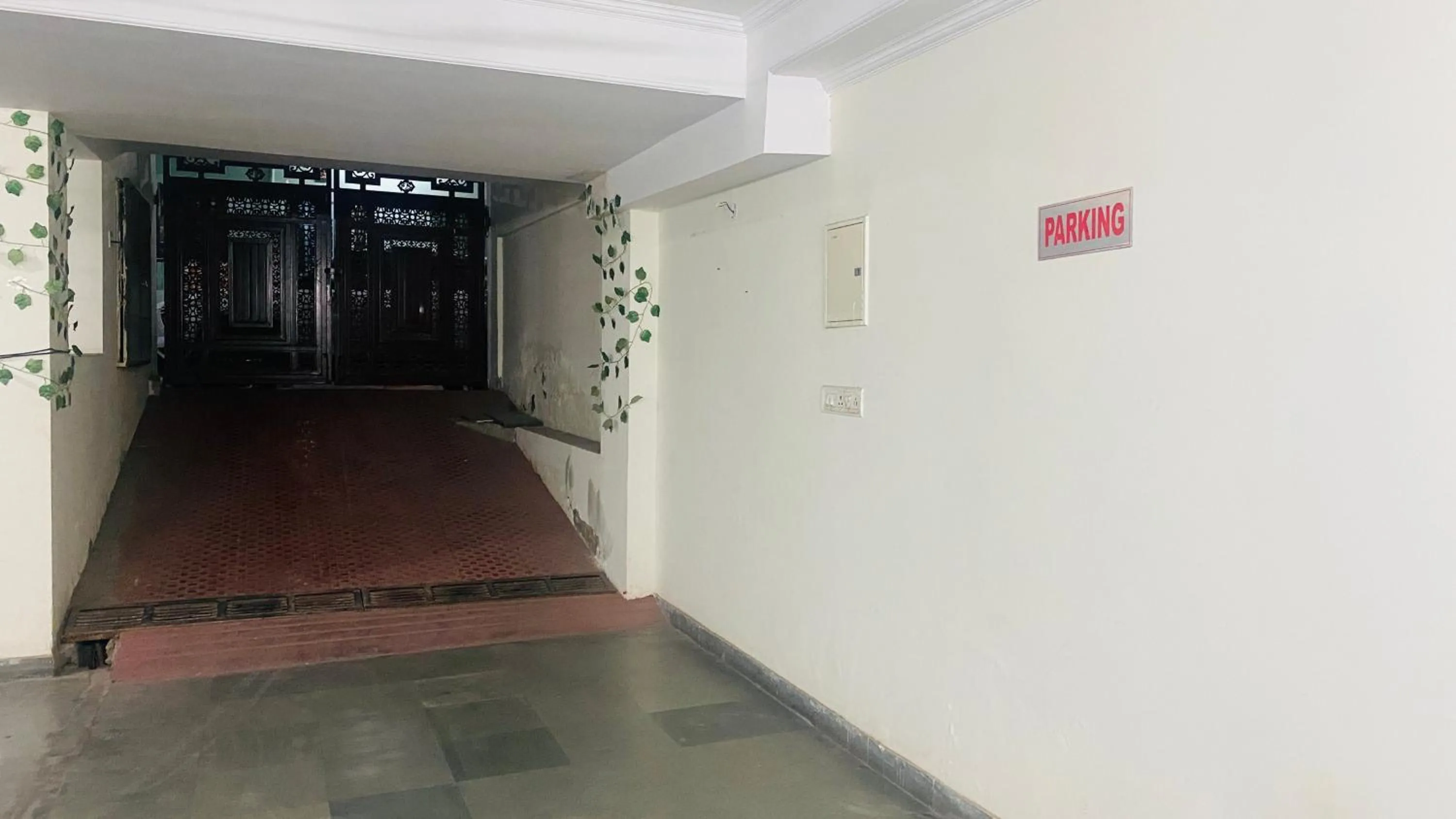 Parking in Hotel Pulse Inn- Near Jaipur Railway Station