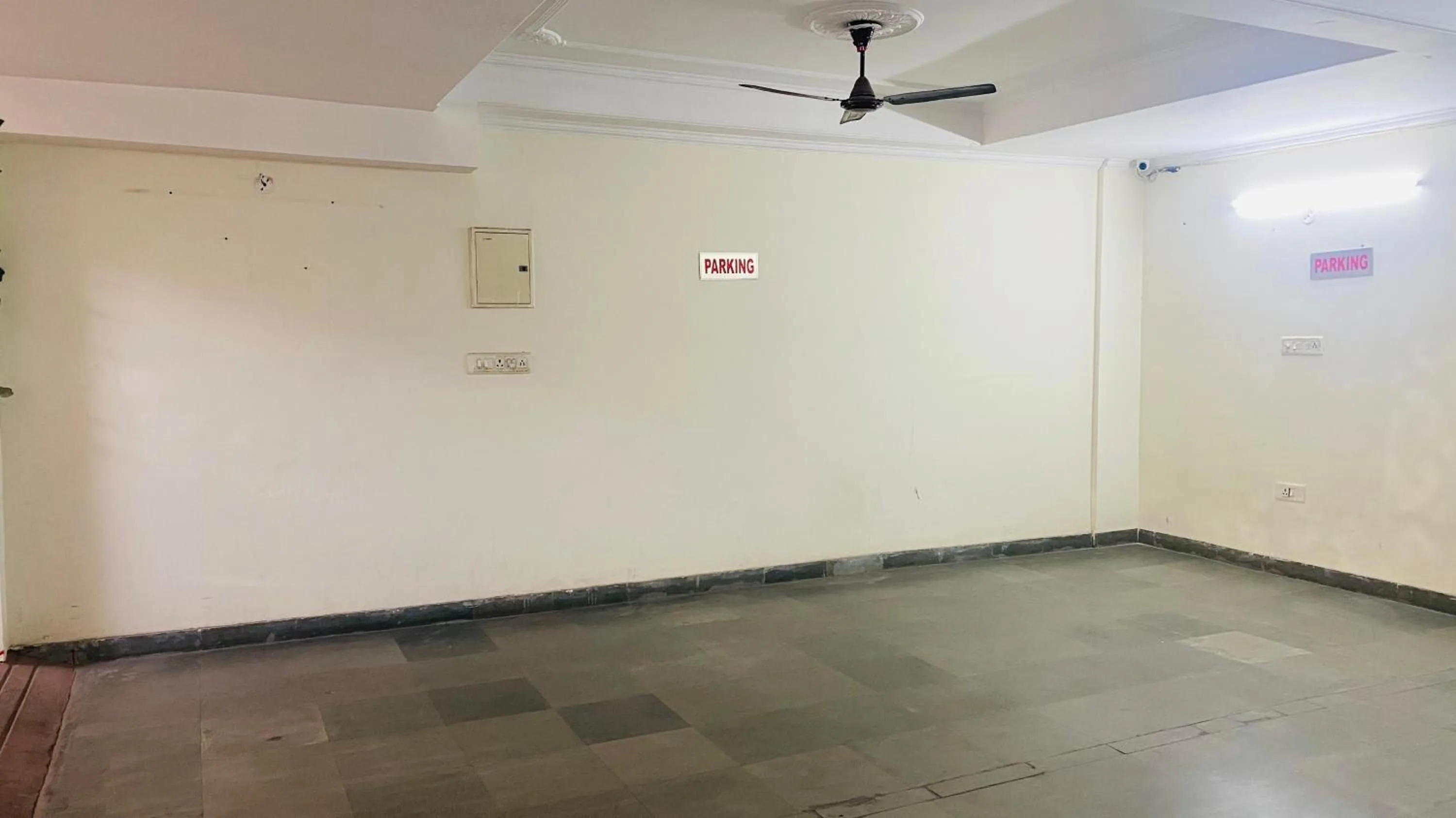 Parking in Hotel Pulse Inn- Near Jaipur Railway Station