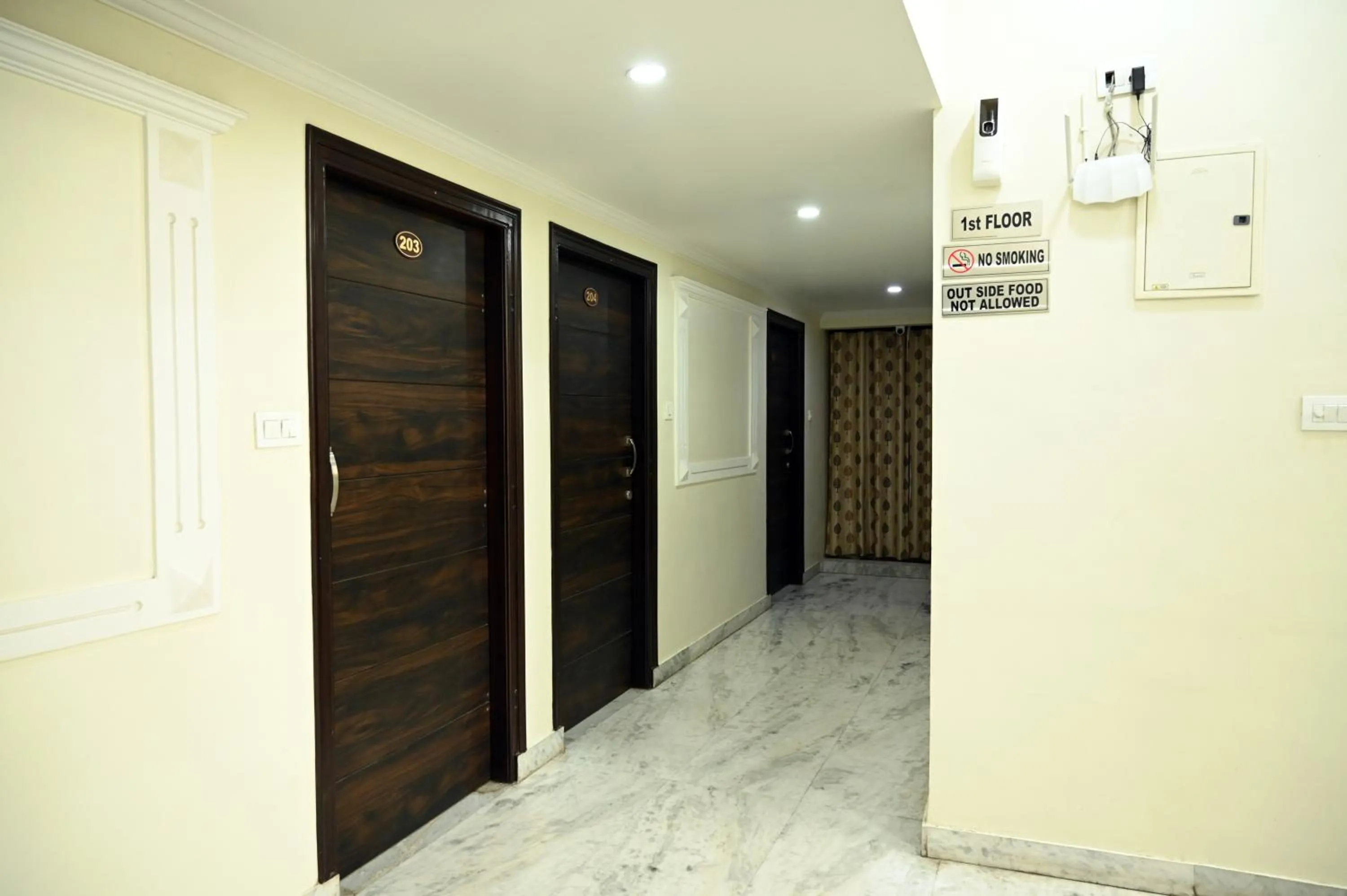 Lobby or reception in Hotel Pulse Inn- Near Jaipur Railway Station
