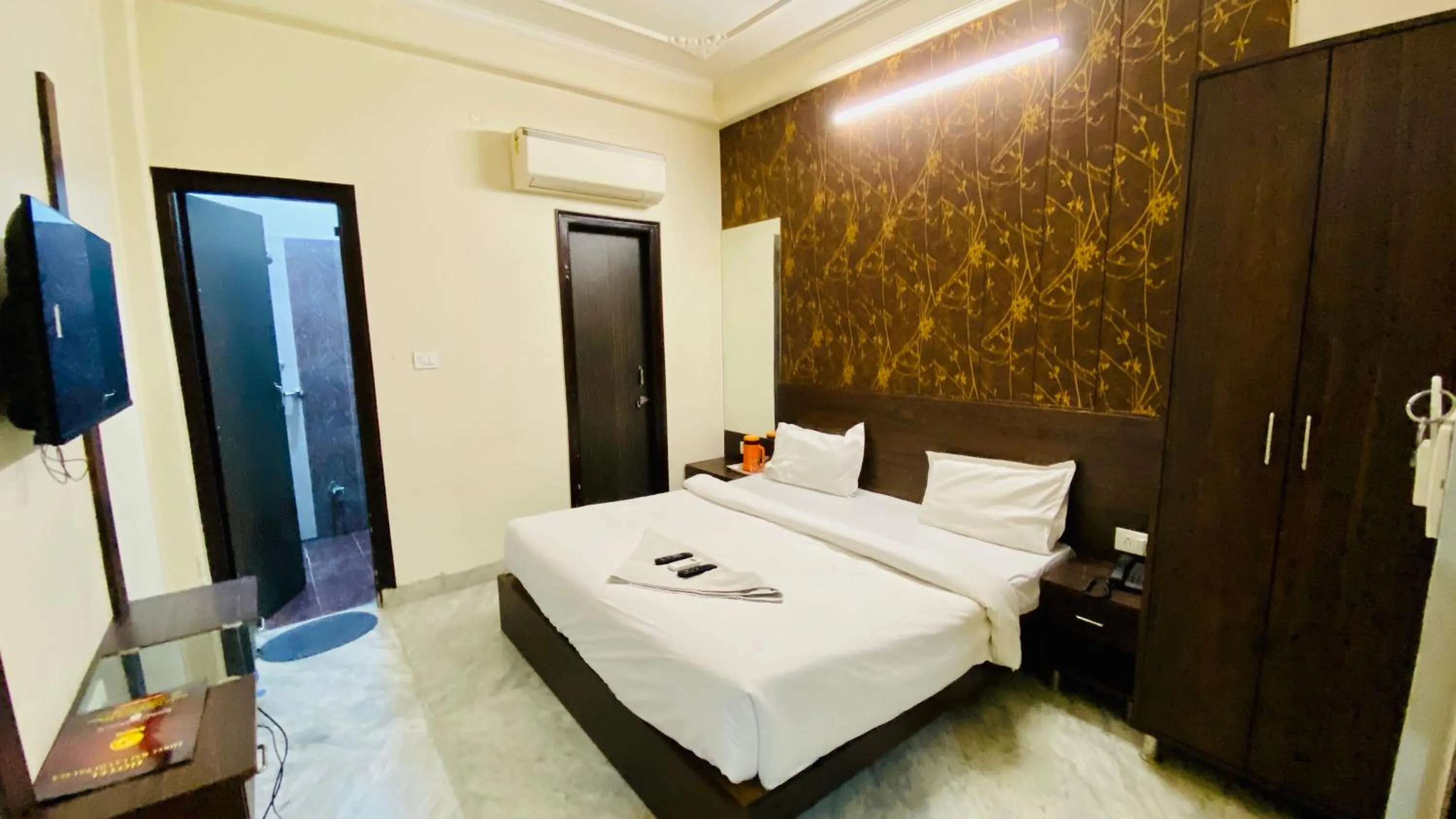 Bed in Hotel Pulse Inn- Near Jaipur Railway Station