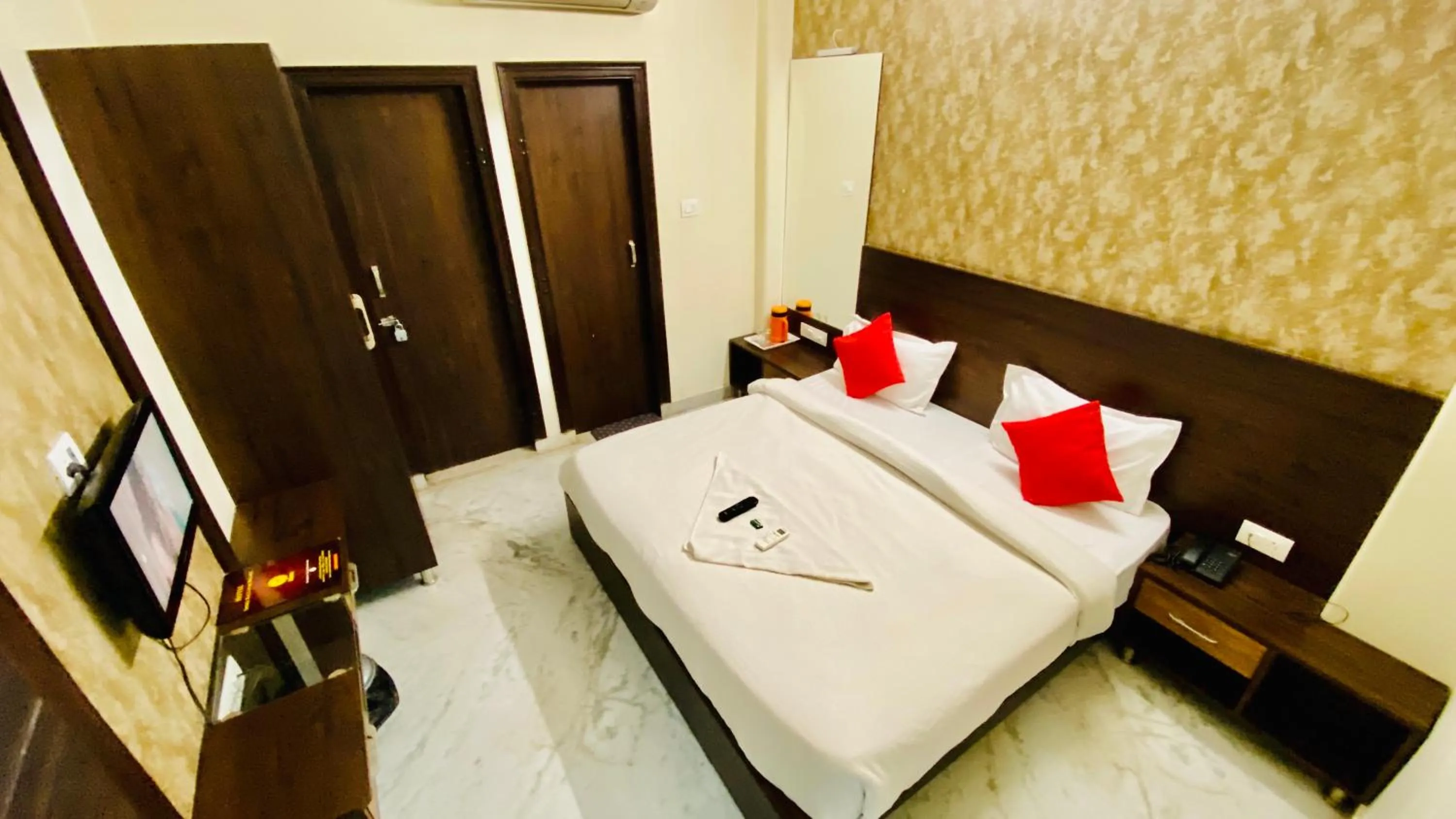 Bed in Hotel Pulse Inn- Near Jaipur Railway Station