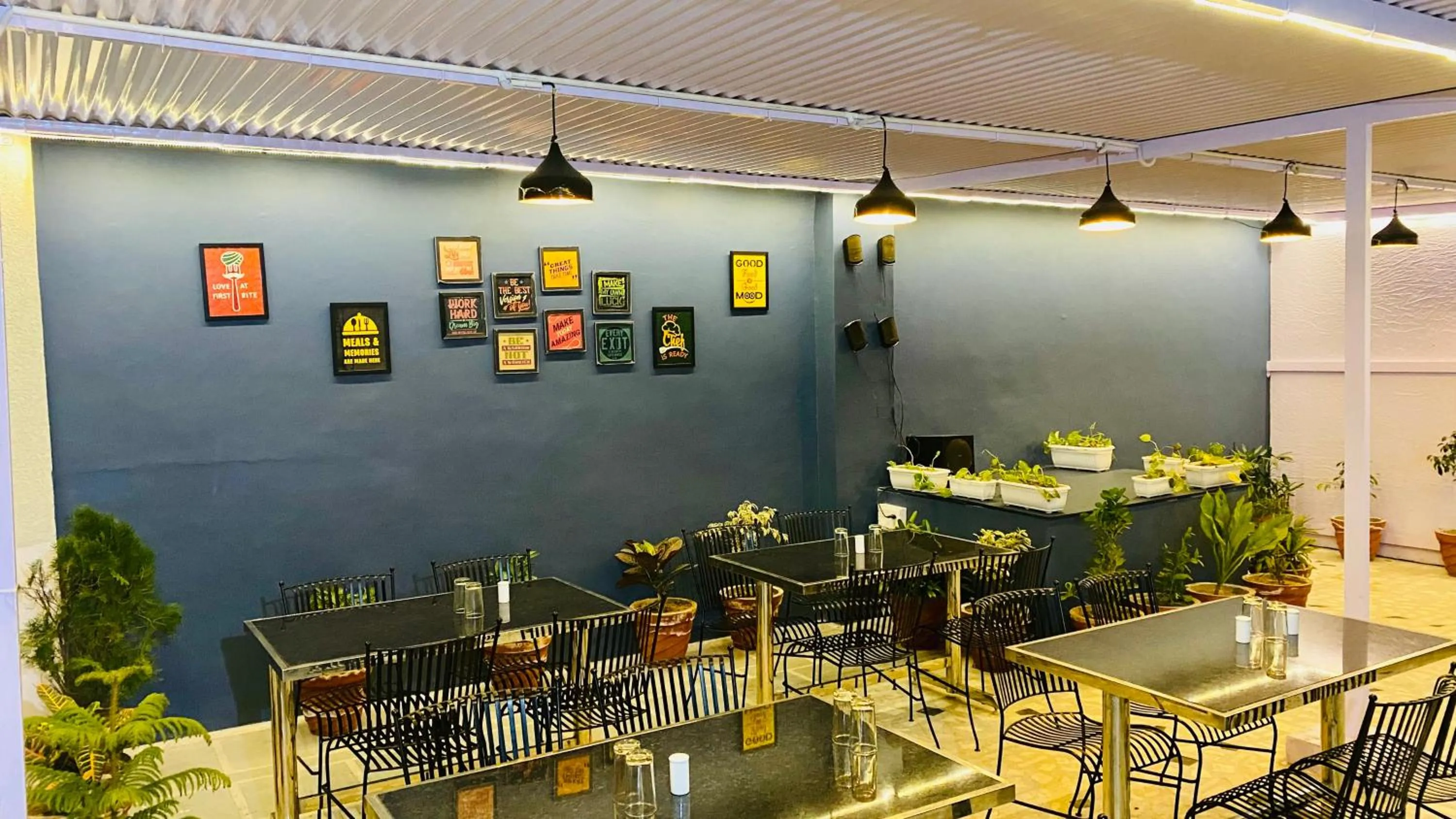 Restaurant/places to eat in Hotel Pulse Inn- Near Jaipur Railway Station