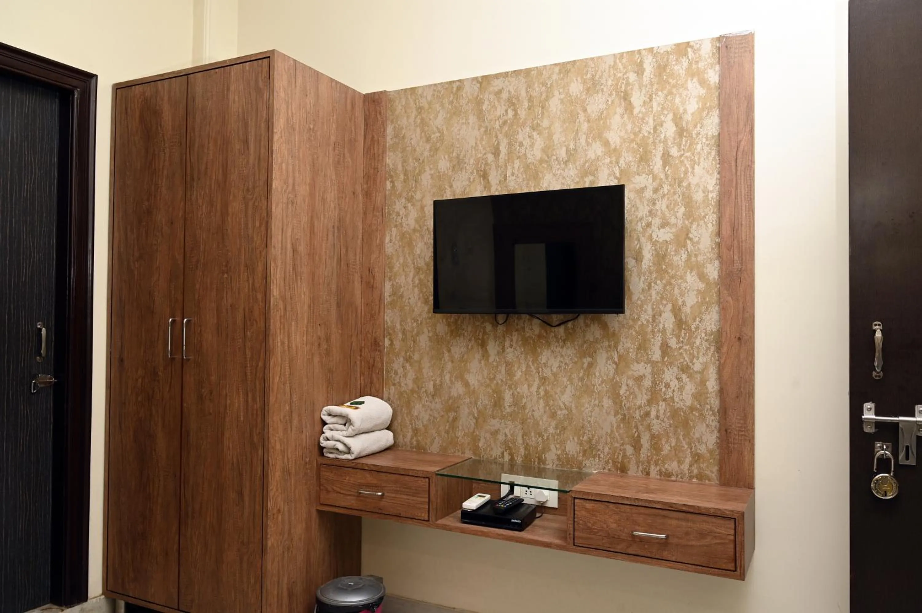 Bathroom in Hotel Pulse Inn- Near Jaipur Railway Station