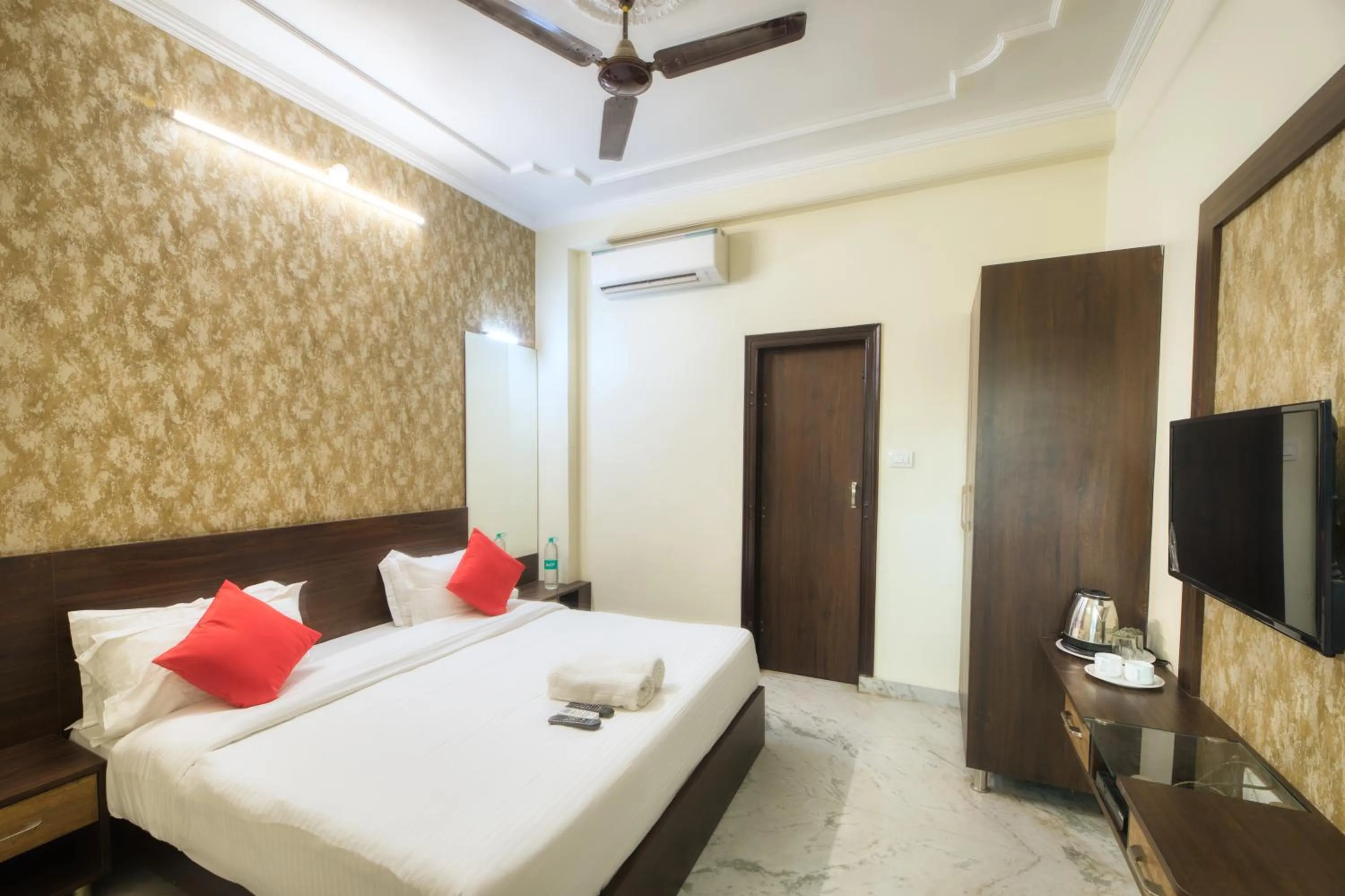 Bed in Hotel Pulse Inn- Near Jaipur Railway Station