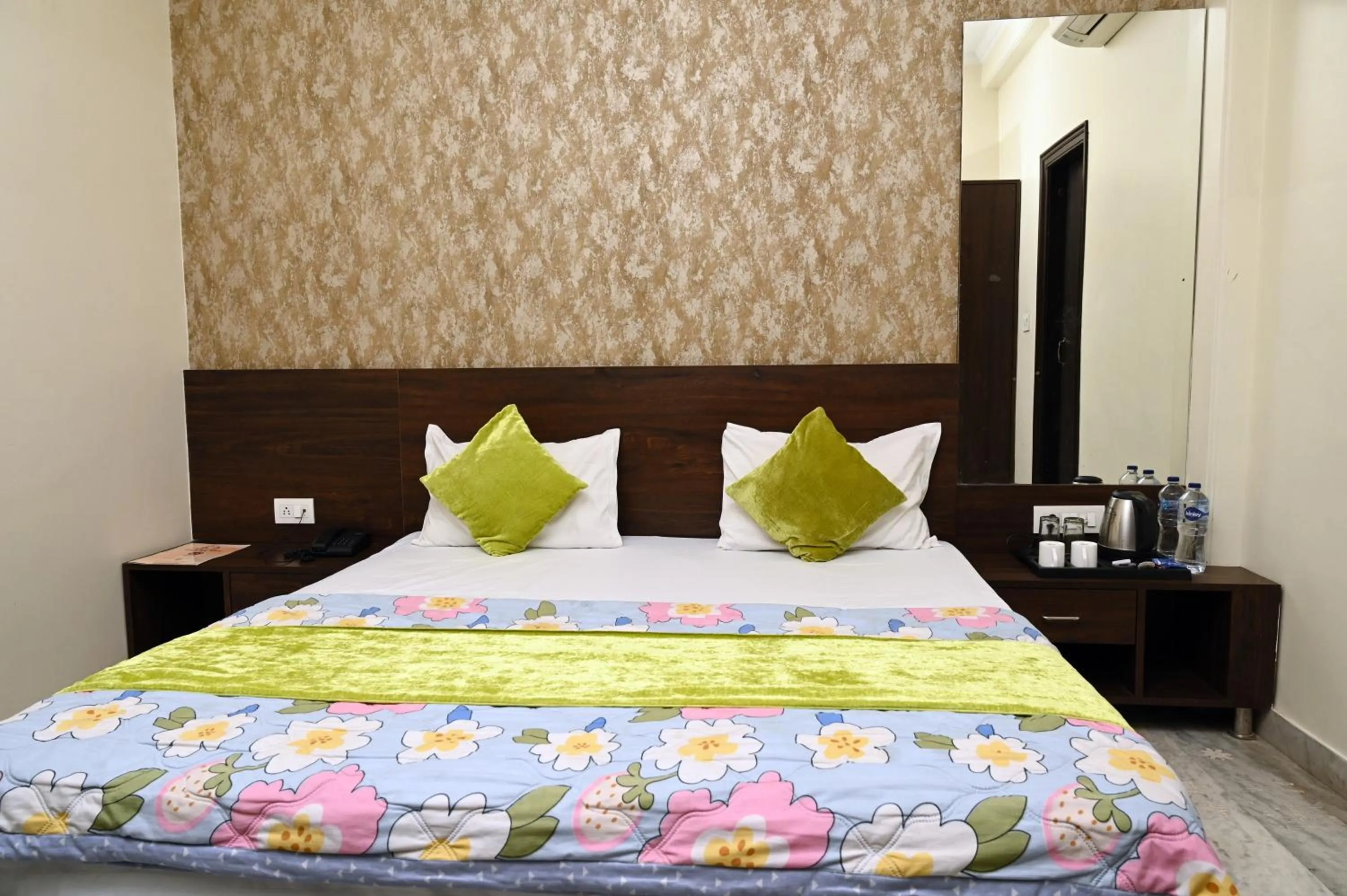 Bed in Hotel Pulse Inn- Near Jaipur Railway Station