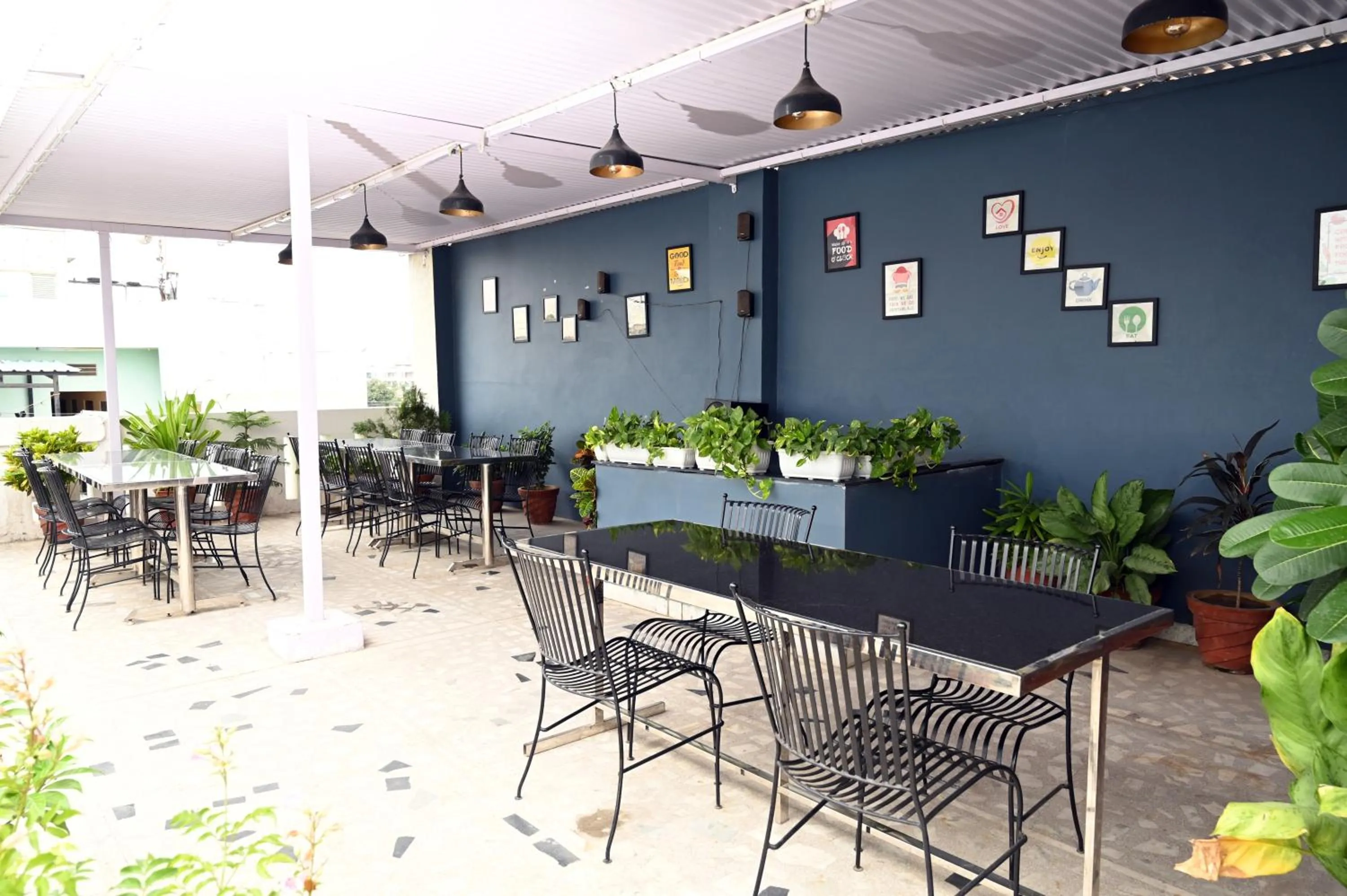 Restaurant/places to eat in Hotel Pulse Inn- Near Jaipur Railway Station