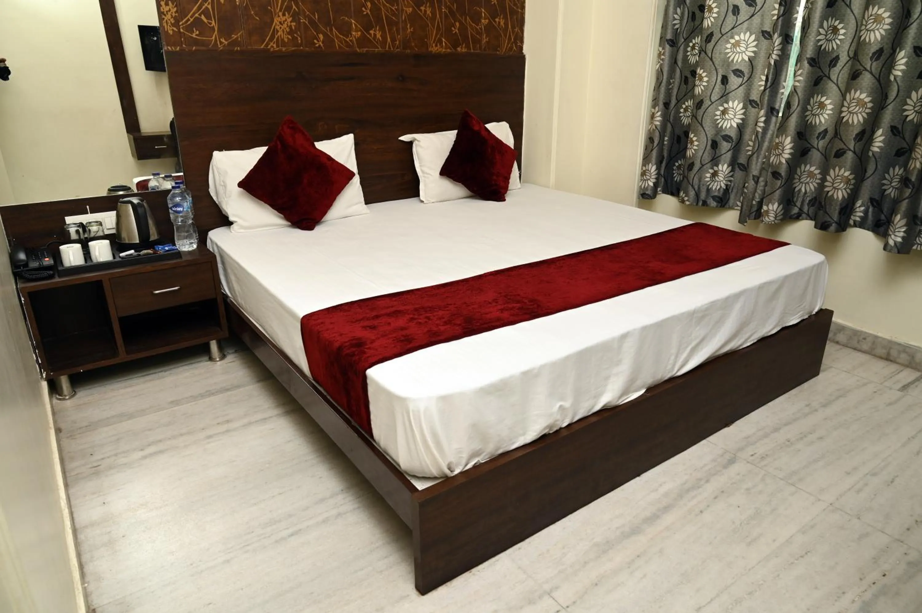 Bed in Hotel Pulse Inn- Near Jaipur Railway Station