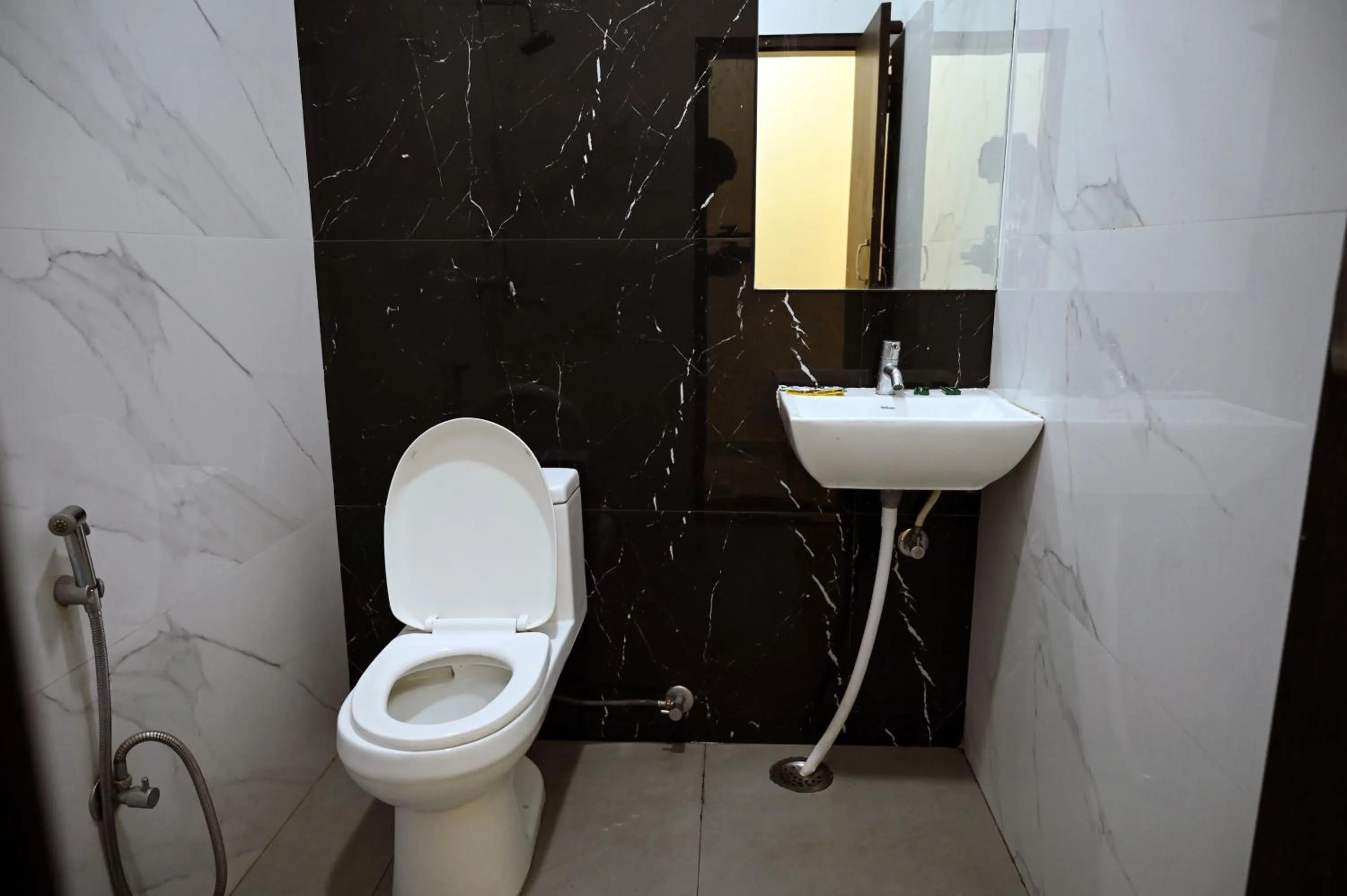 Toilet in Hotel Pulse Inn- Near Jaipur Railway Station