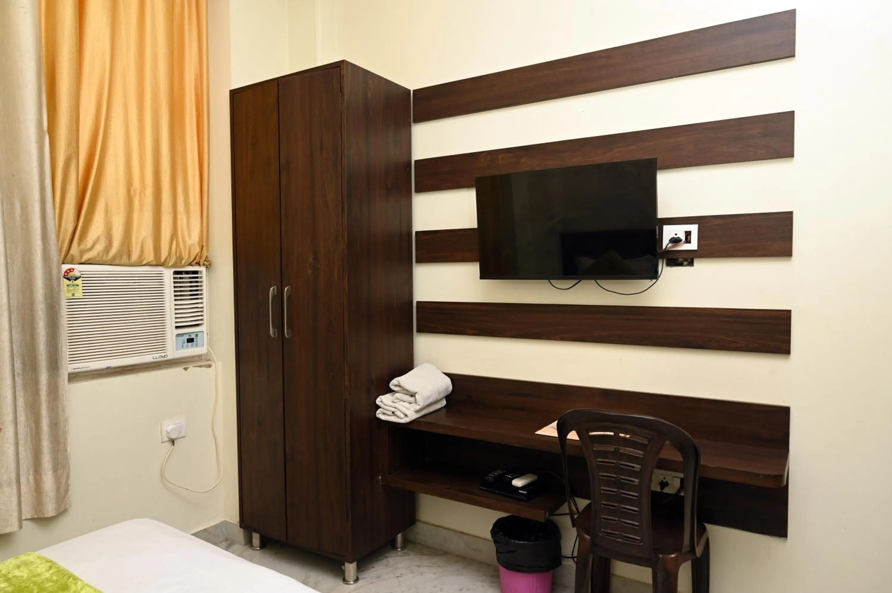 Bed in Hotel Pulse Inn- Near Jaipur Railway Station
