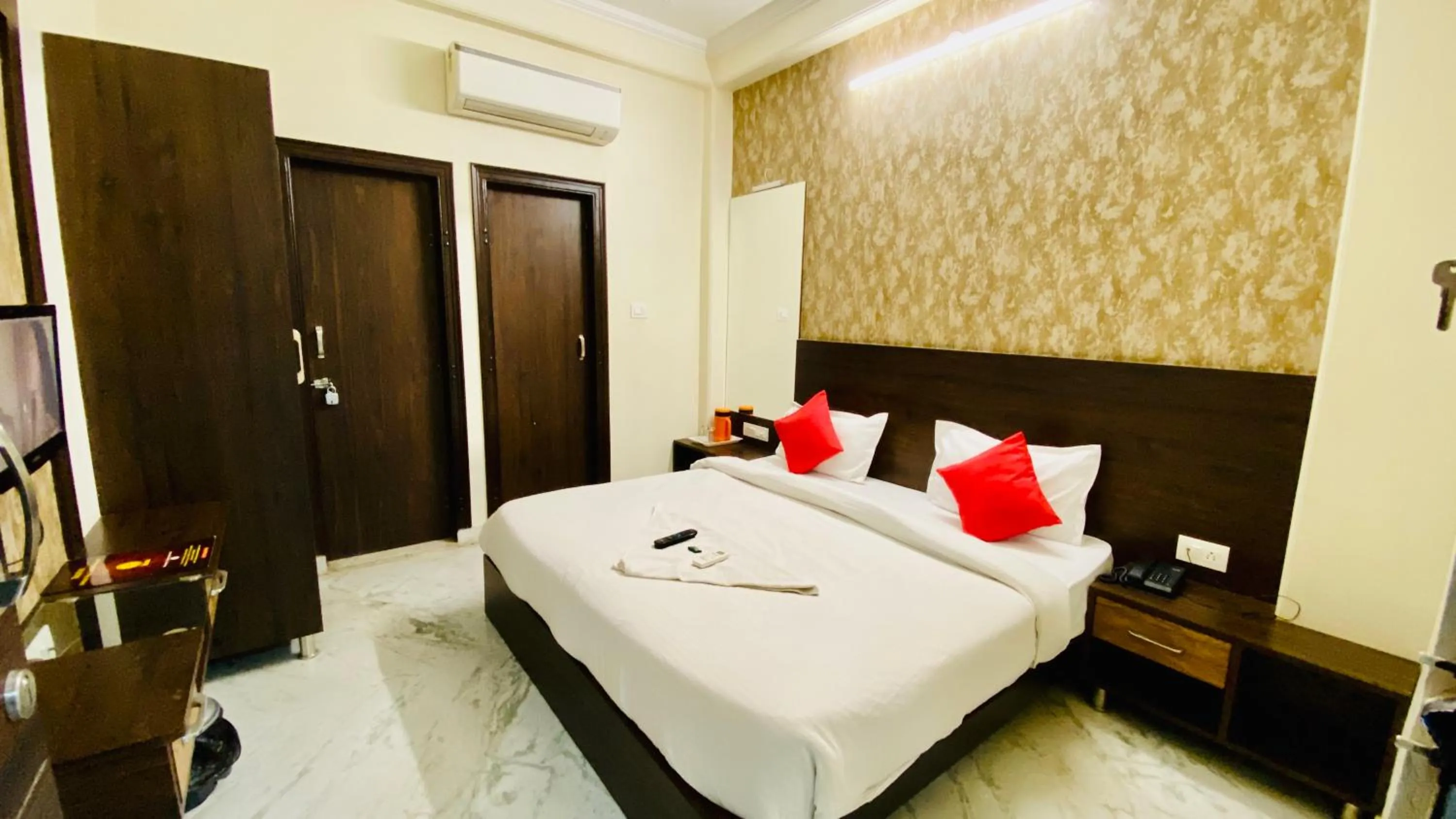 Bed in Hotel Pulse Inn- Near Jaipur Railway Station