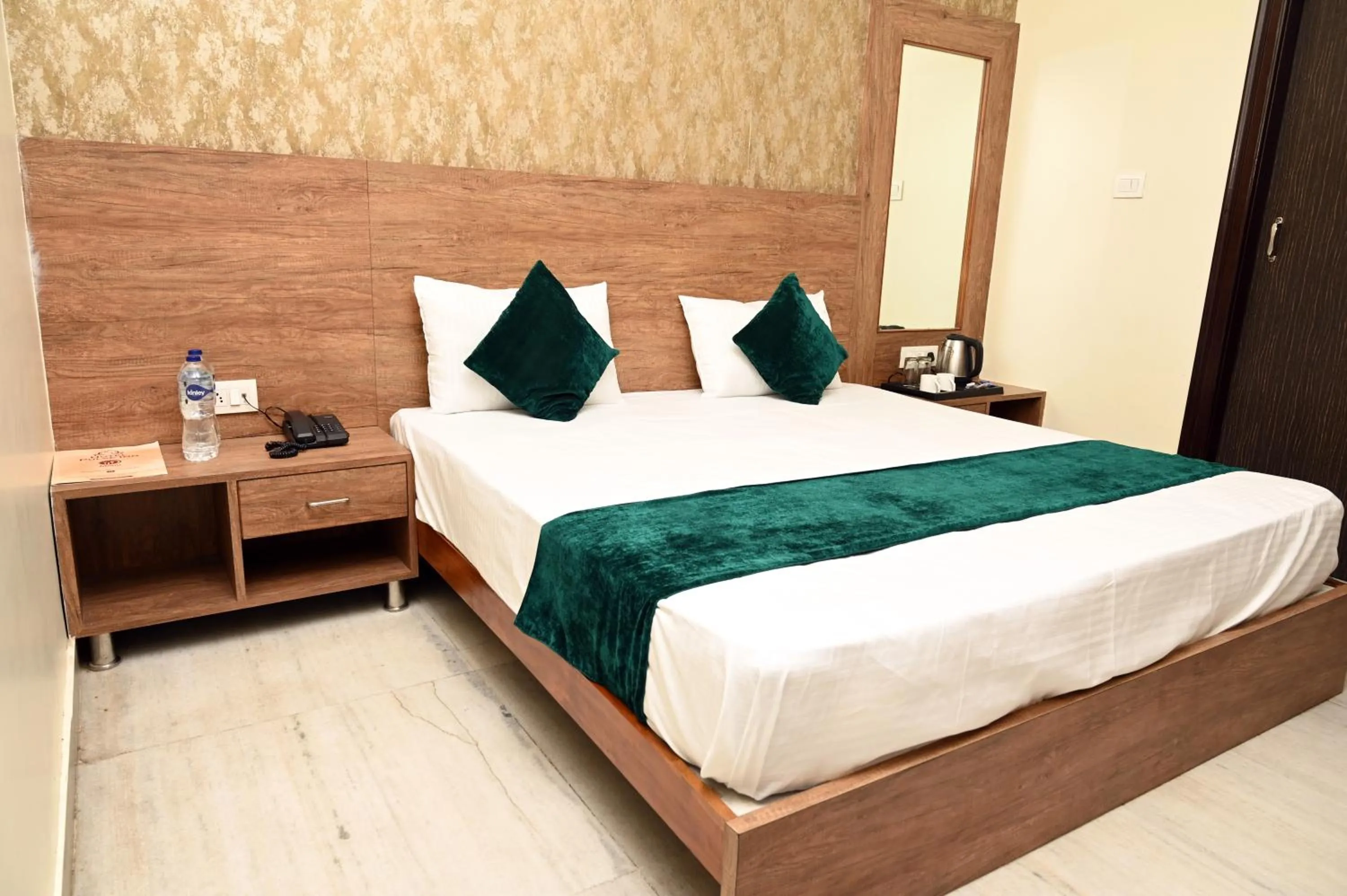 Bed in Hotel Pulse Inn- Near Jaipur Railway Station