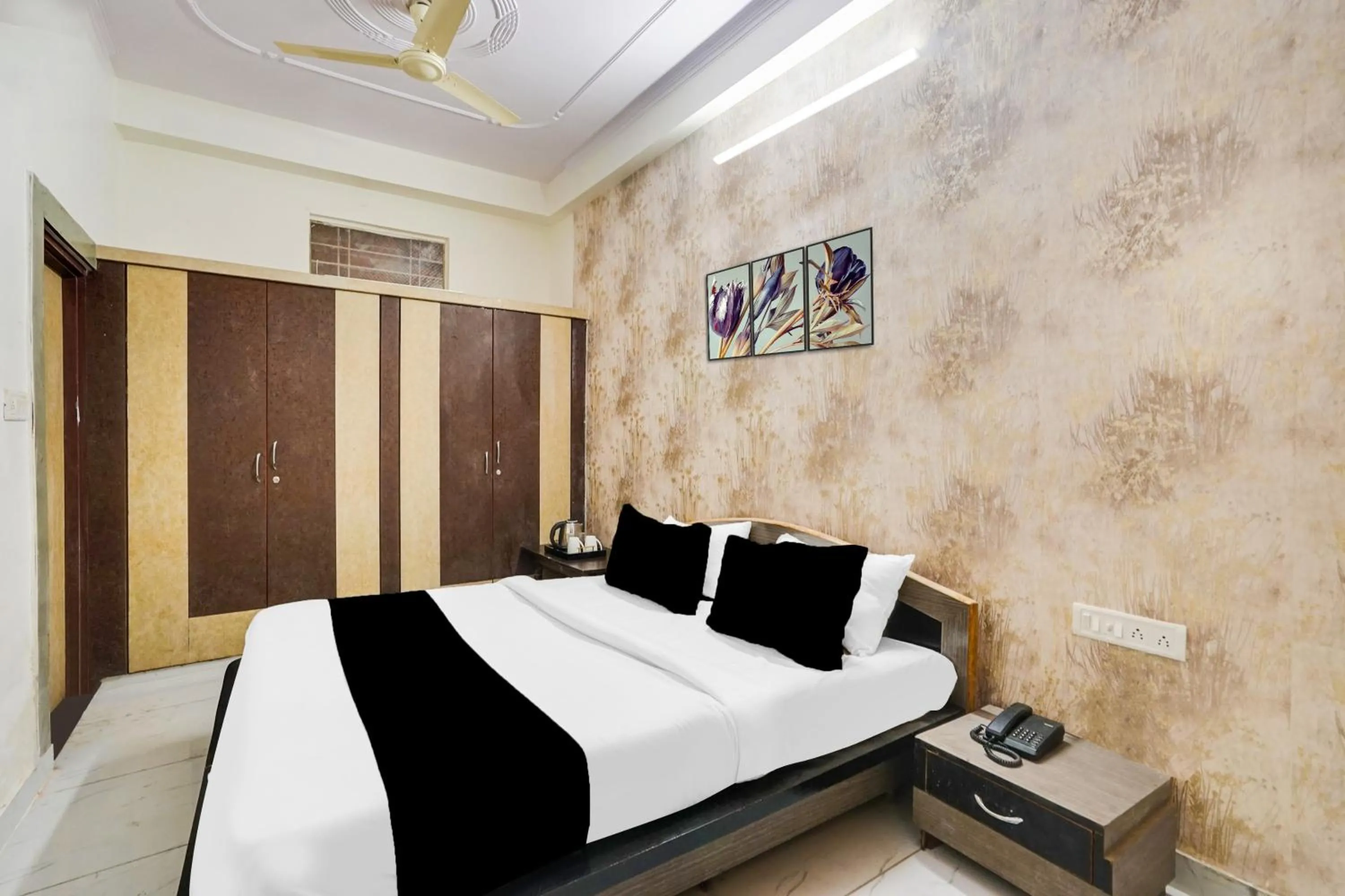 Bedroom, Bed in Hotel O Radhaswami Nagar Formerly Chinnar