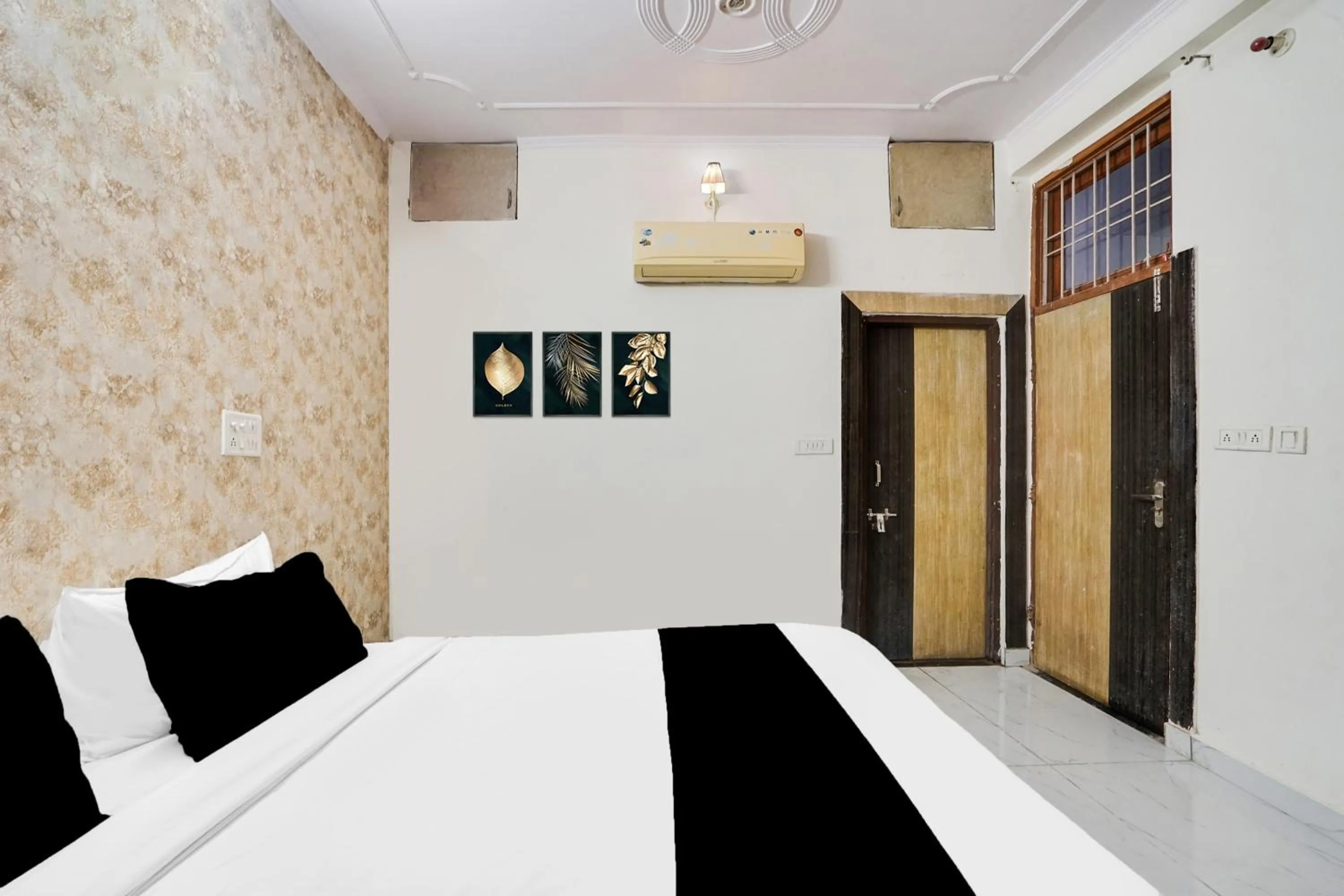 Bedroom, Bed in Hotel O Radhaswami Nagar Formerly Chinnar