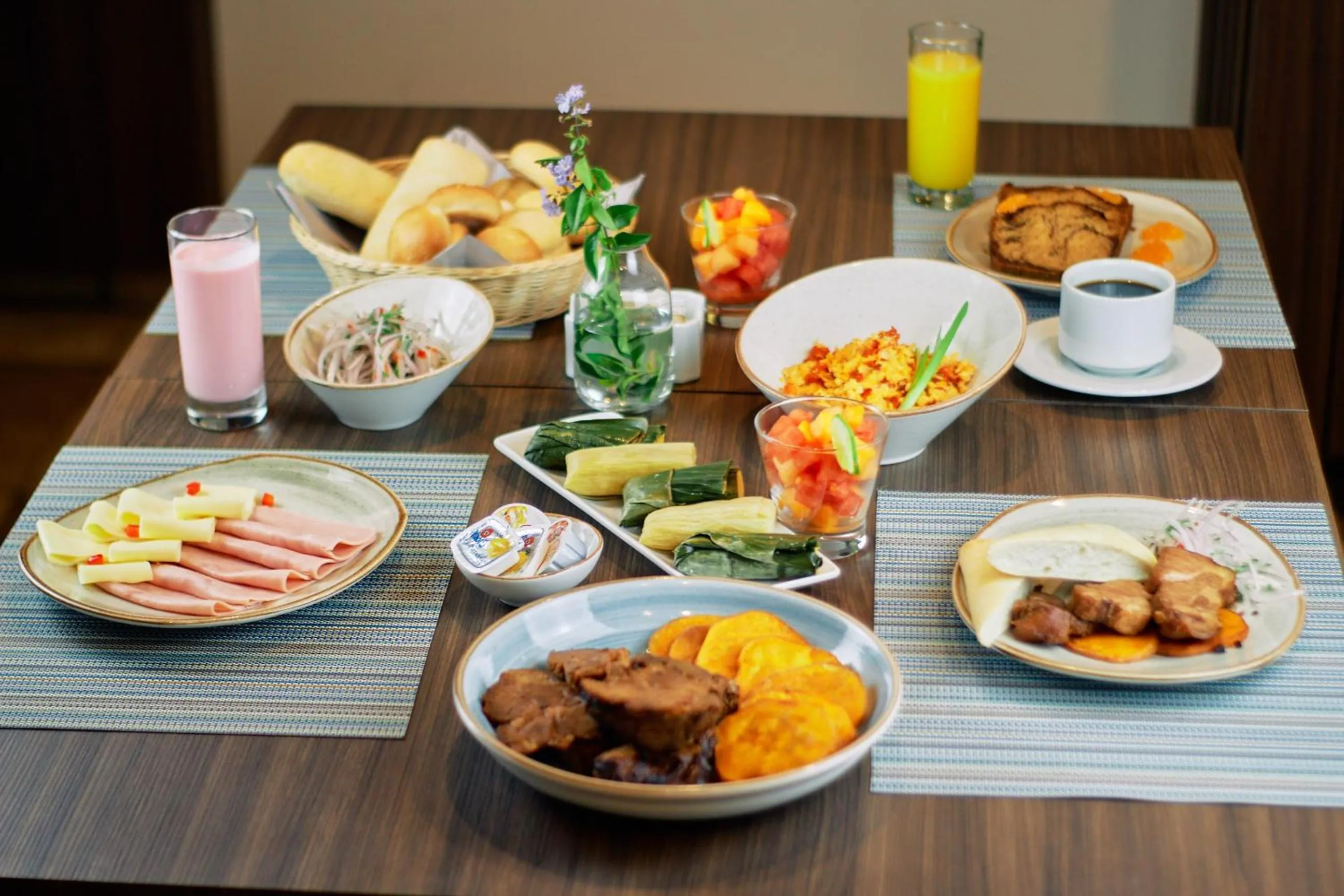 Restaurant/places to eat in Hotel Estelar San Isidro