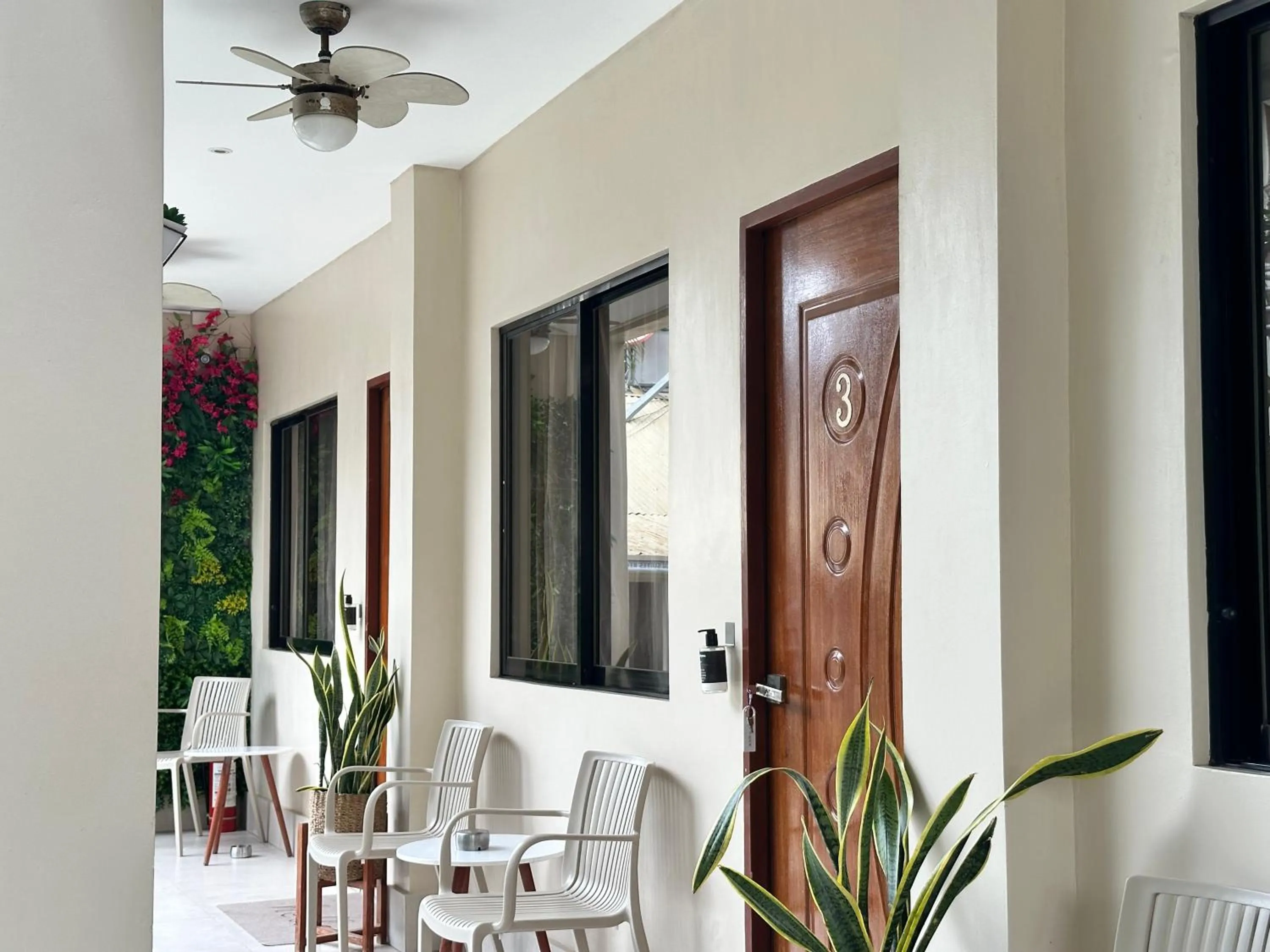 HARMAN SUITES Moalboal