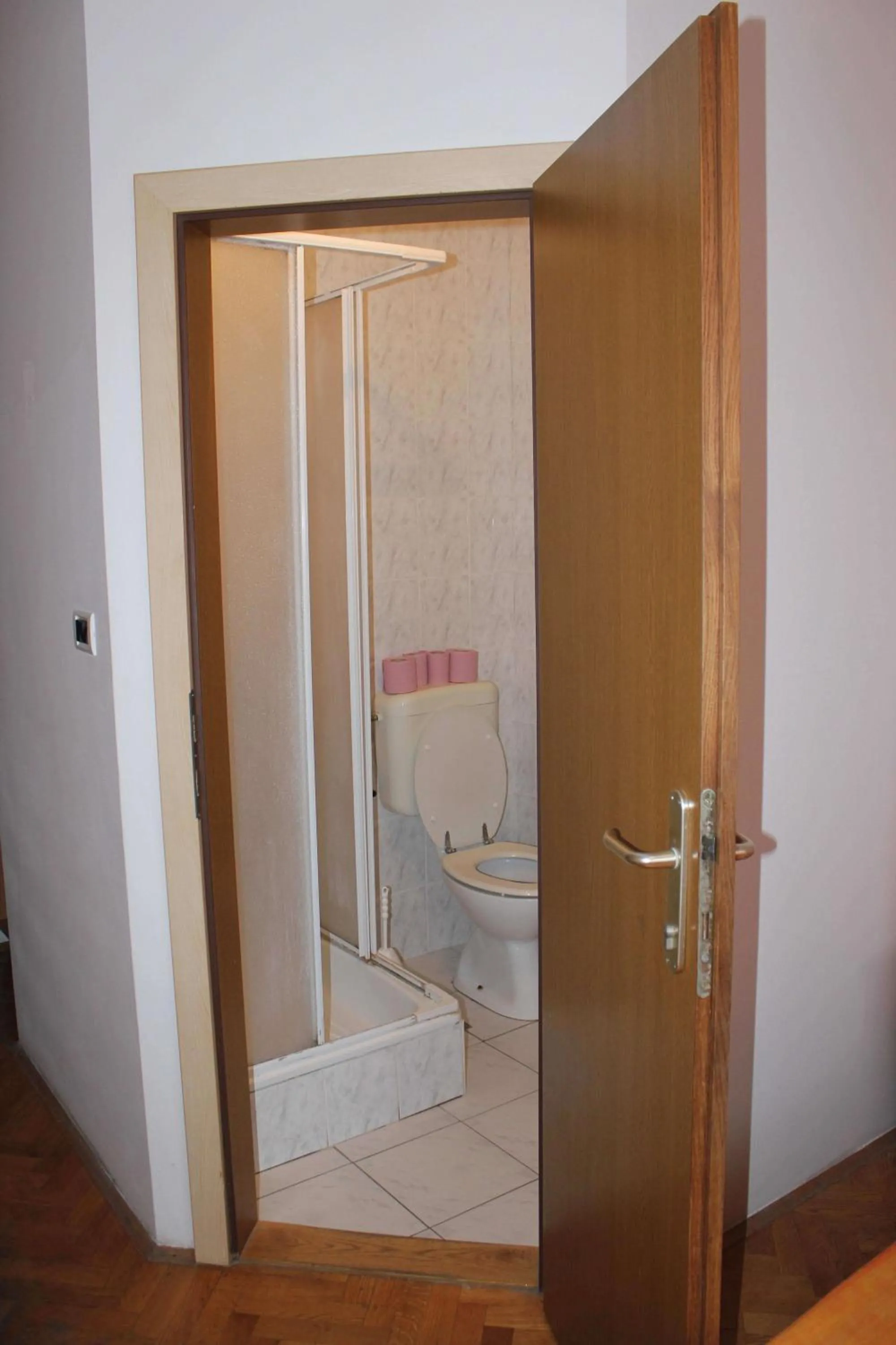 Bathroom in Youth Hostel Nika
