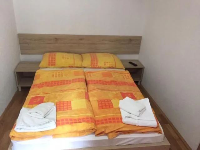 Bedroom, Bed in Youth Hostel Nika