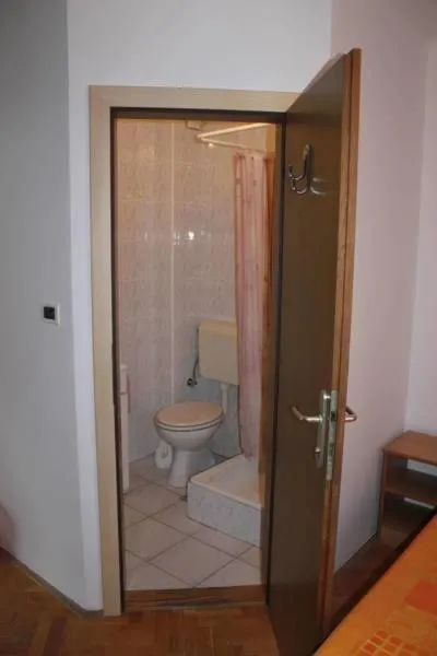 Bathroom in Youth Hostel Nika