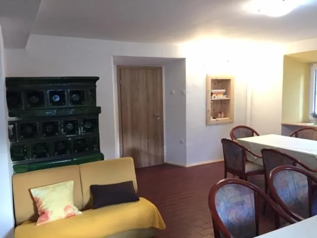 Communal lounge/ TV room in Youth Hostel Nika