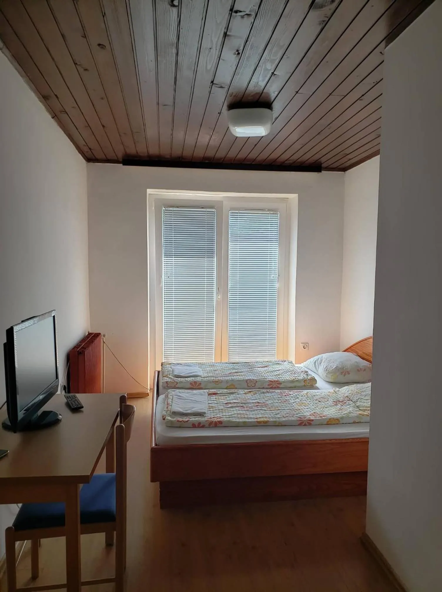 Photo of the whole room, Bed in Youth Hostel Nika