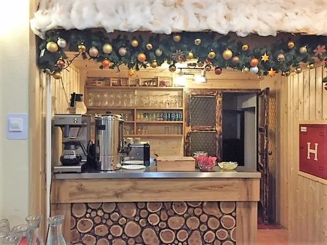 Restaurant/places to eat in Youth Hostel Nika