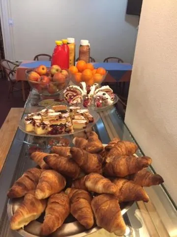 Breakfast in Youth Hostel Nika