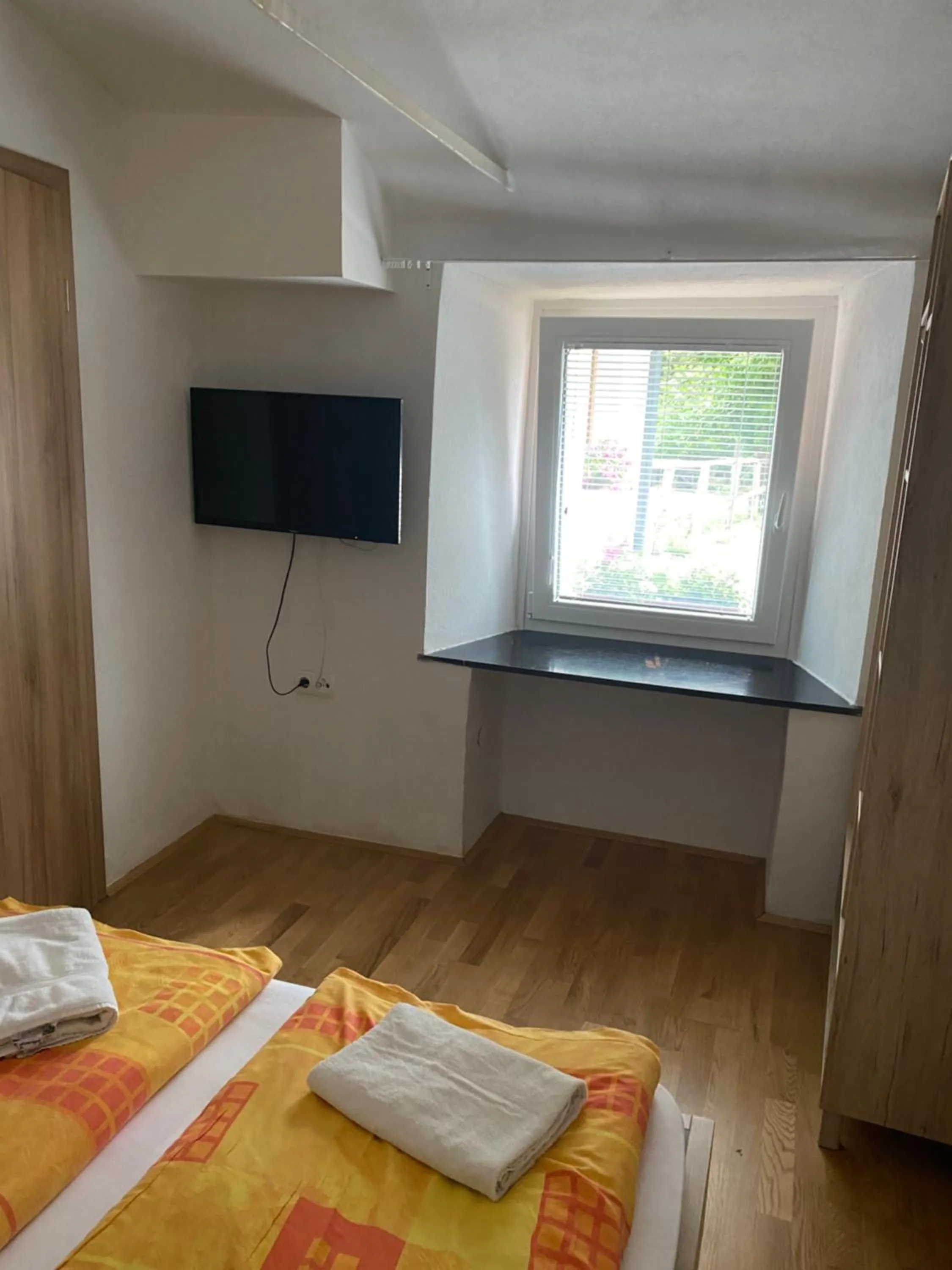 TV and multimedia, Bed in Youth Hostel Nika