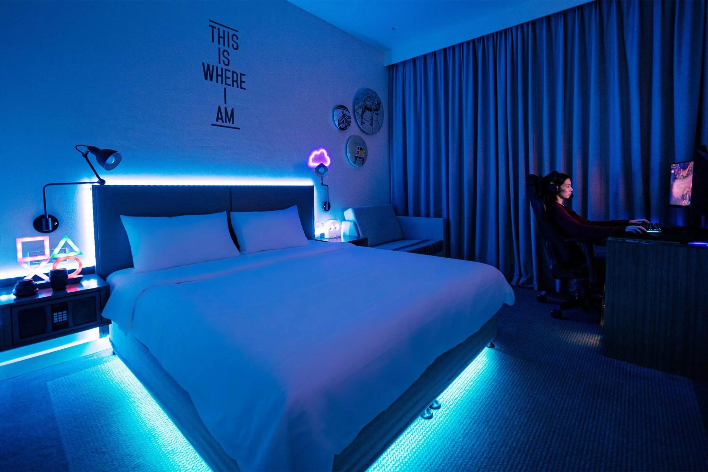 Bedroom, Bed in Rove At The Park