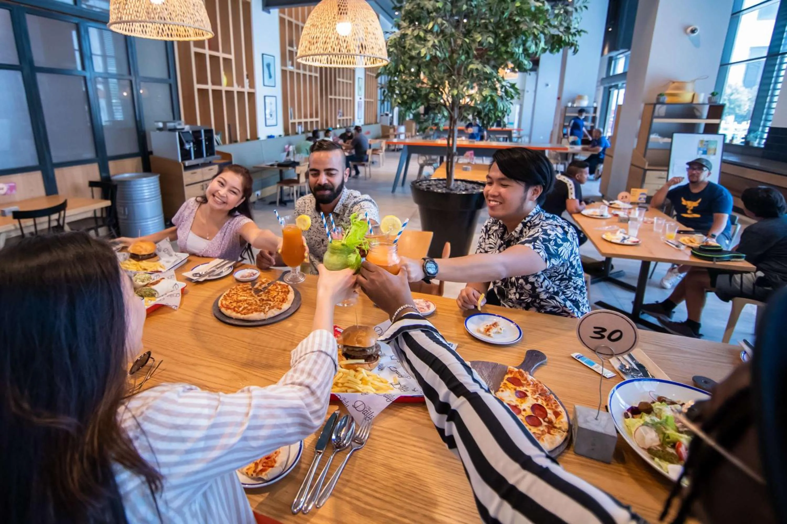 Restaurant/places to eat in Rove At The Park