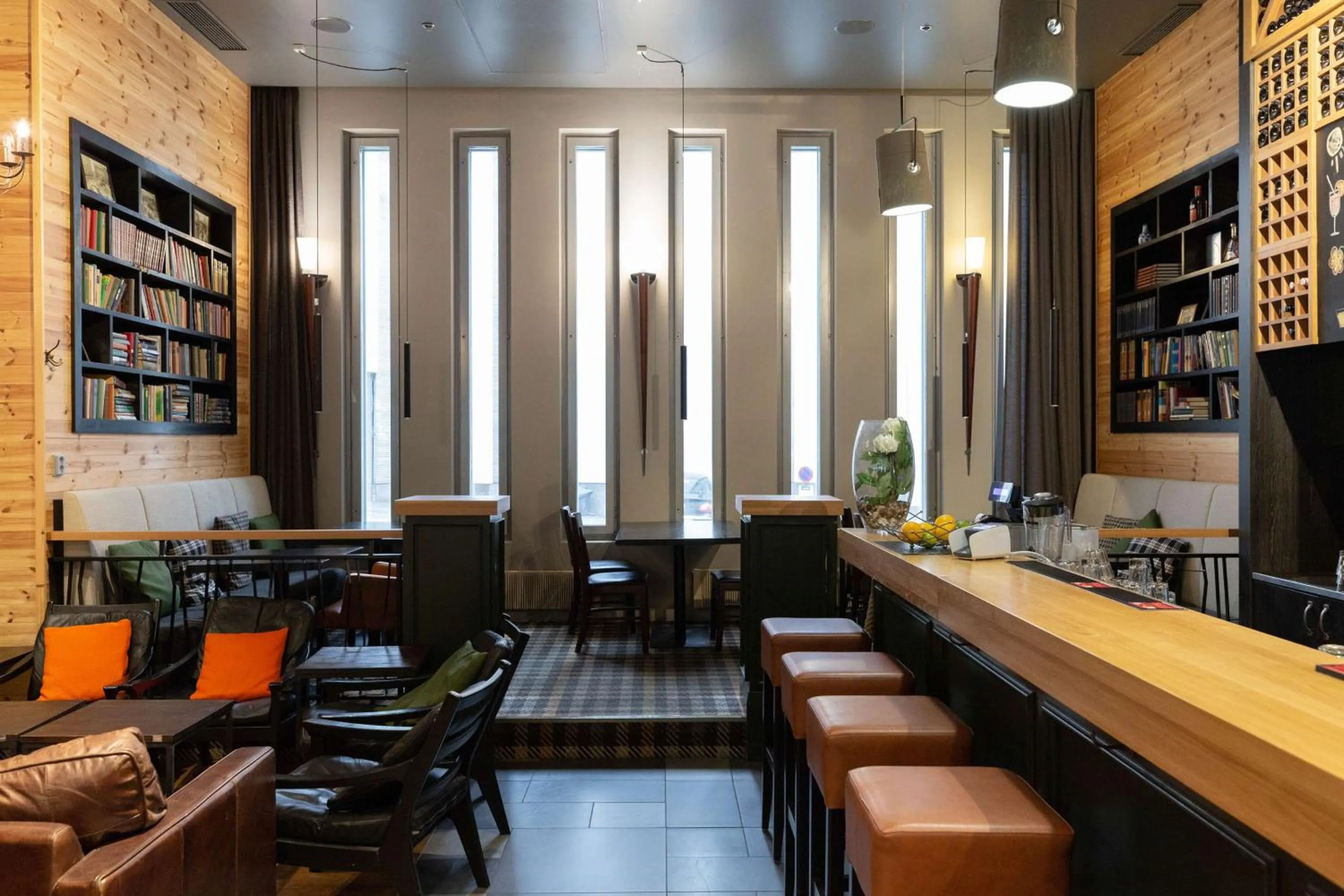 Lounge or bar in Scandic Tampere Hämeenpuisto