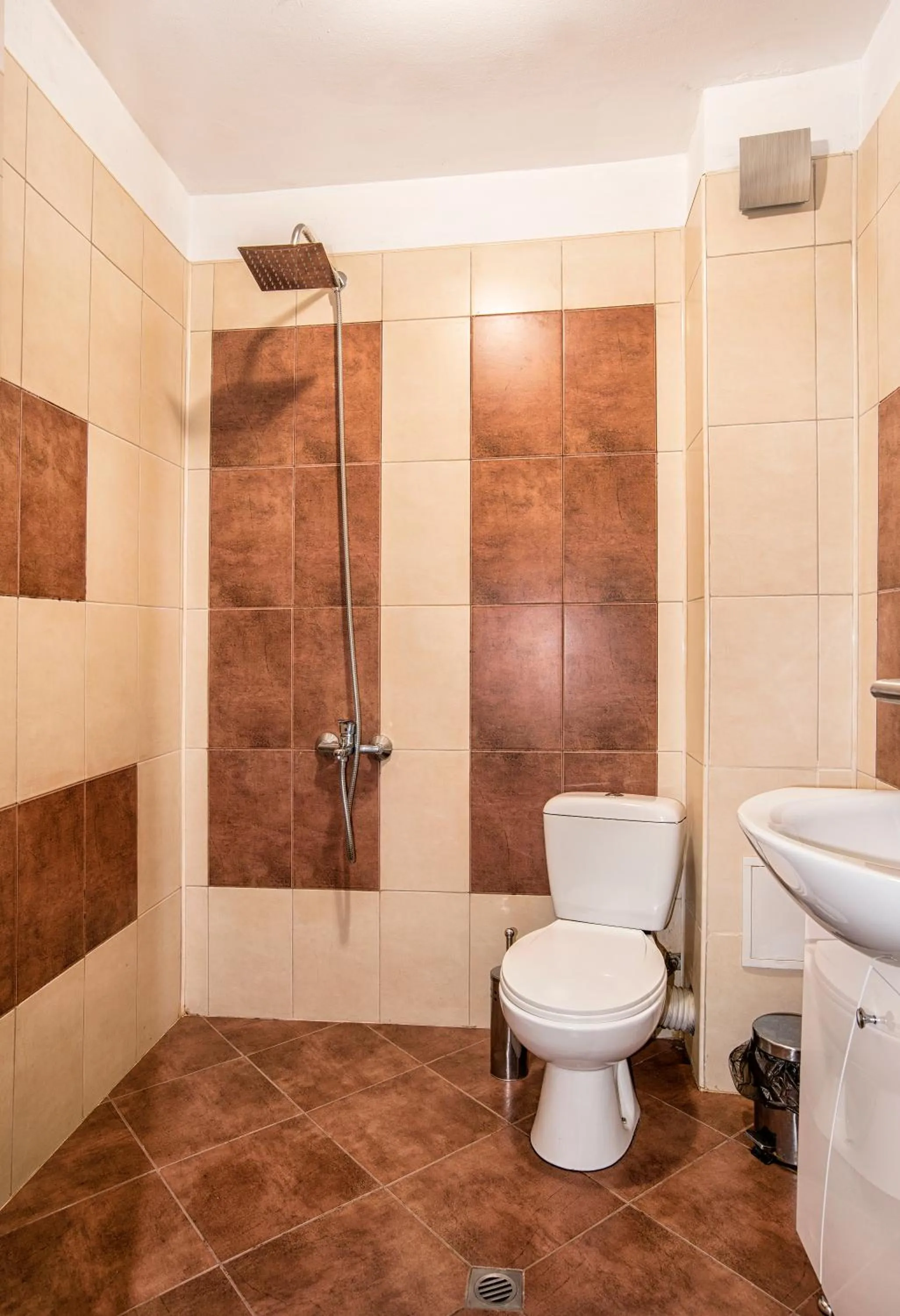 Shower in Guest House Slunchev Cviat