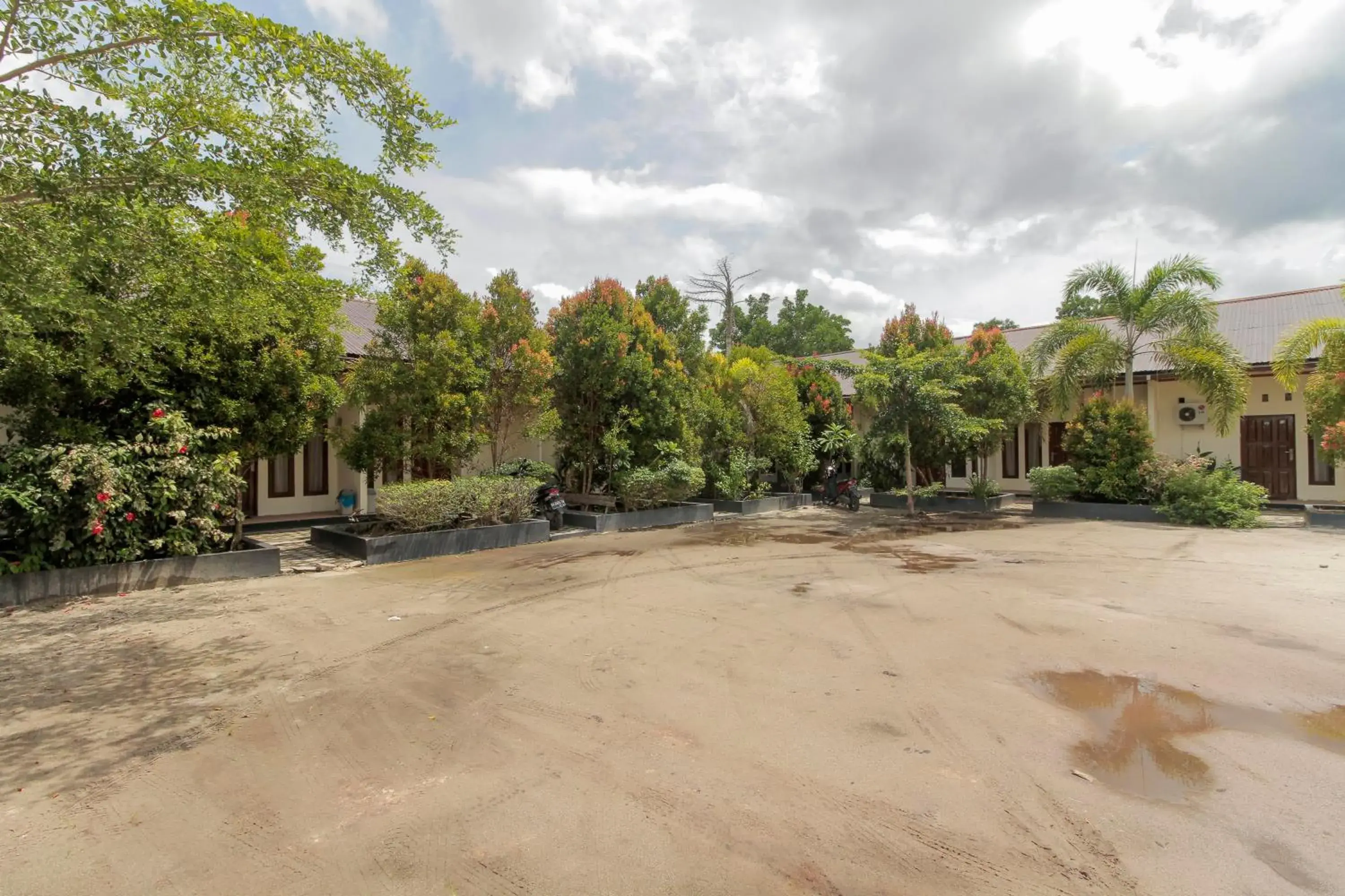 Property building in RedDoorz At Jalan Bukit Keminting Property building in RedDoorz At Jalan Bukit Keminting