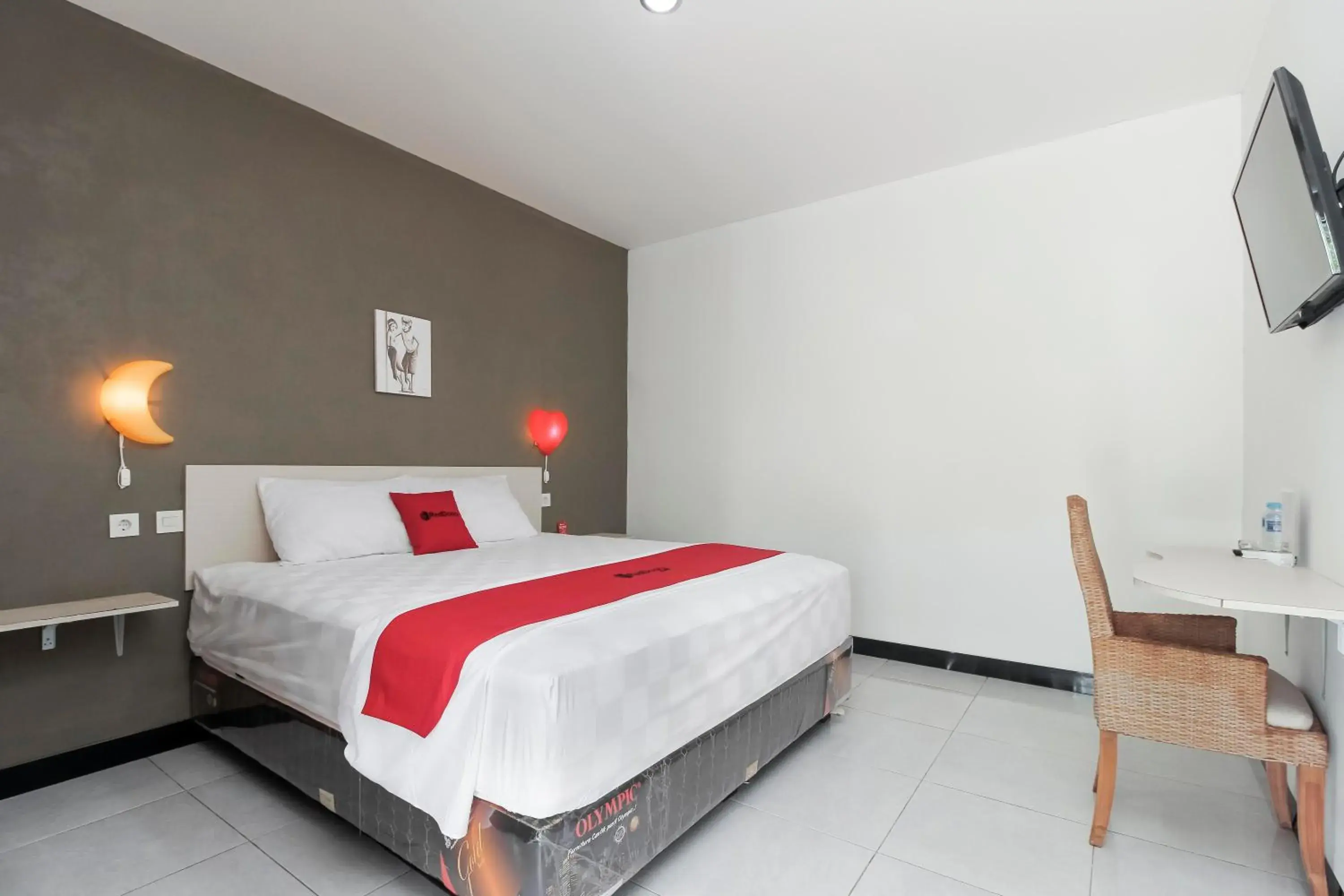 Bedroom, Bed in RedDoorz At Jalan Bukit Keminting Bedroom, Bed in RedDoorz At Jalan Bukit Keminting