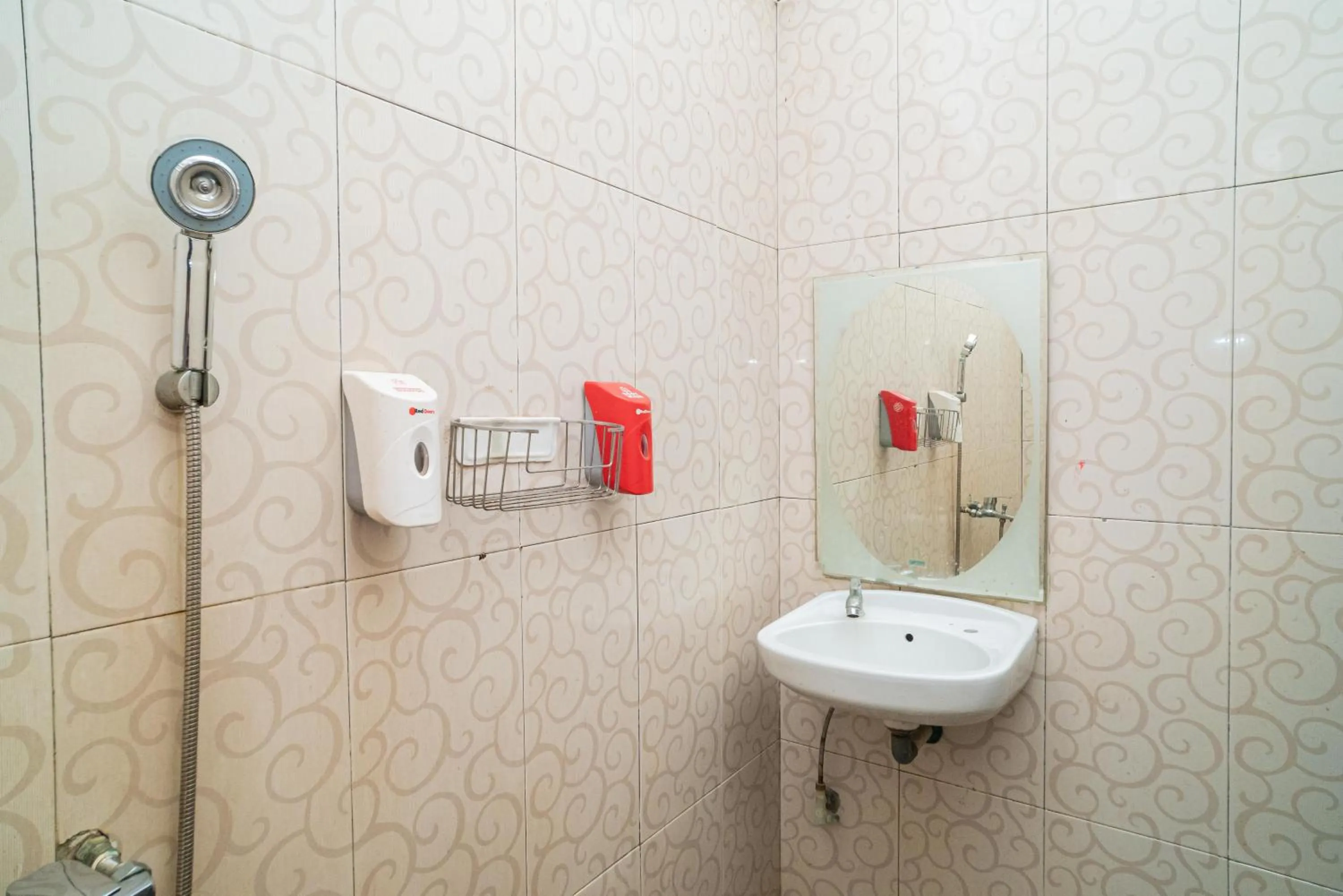 RedDoorz At Jalan Bukit Keminting