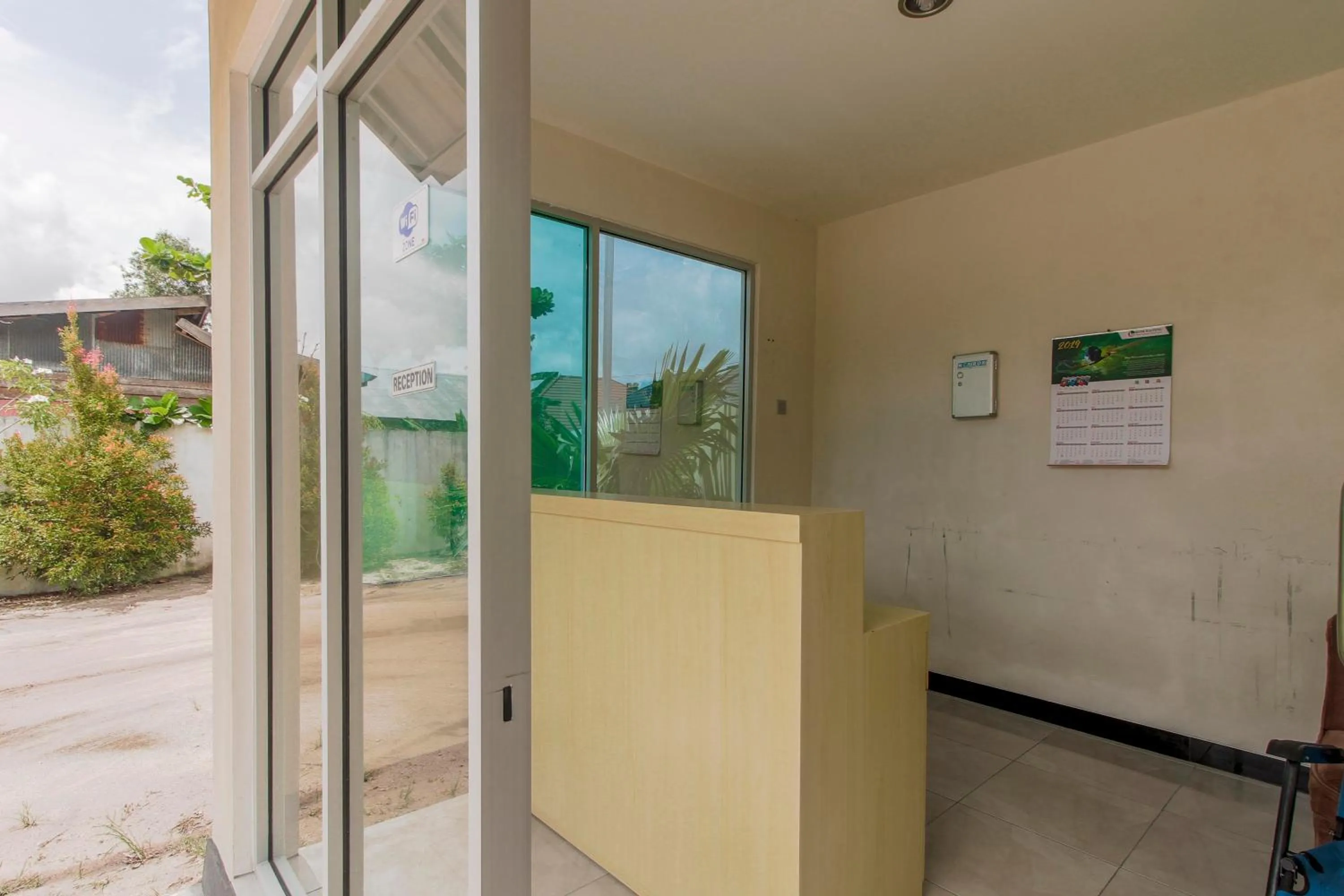 Lobby or reception in RedDoorz At Jalan Bukit Keminting