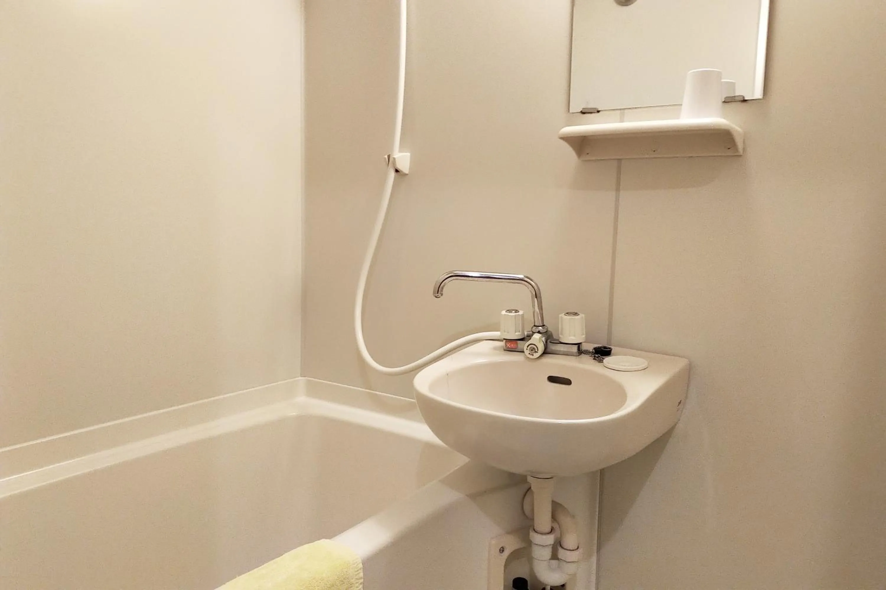 Shower in Hotel Pacific