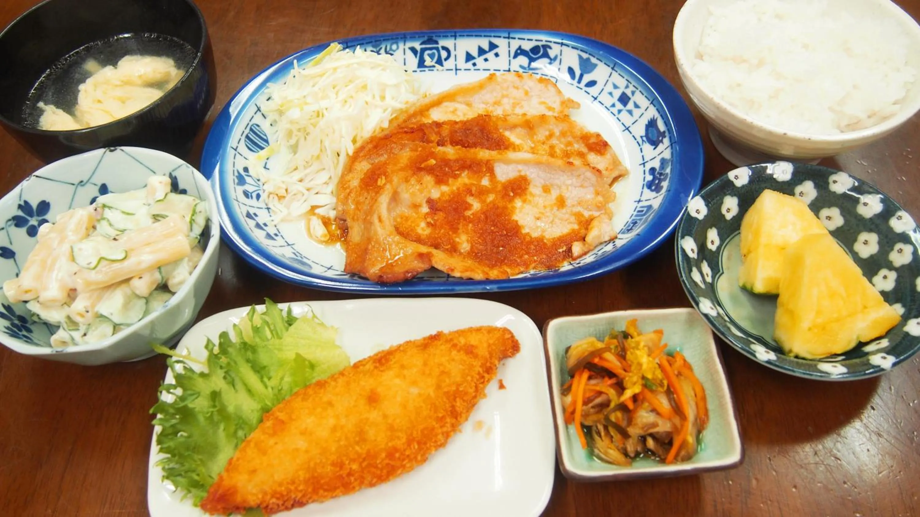 Food in Hotel Pacific