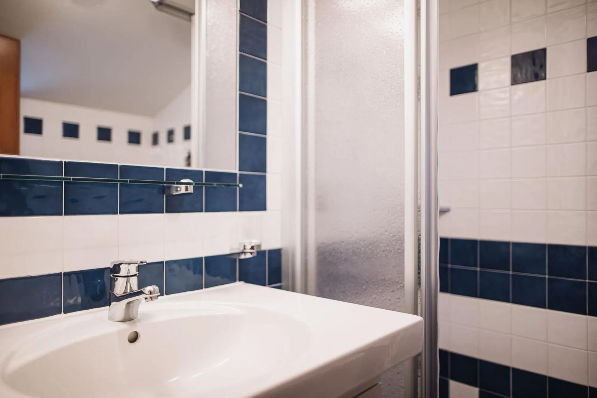 Bathroom in Nancy's Holiday Homes Dolomites
