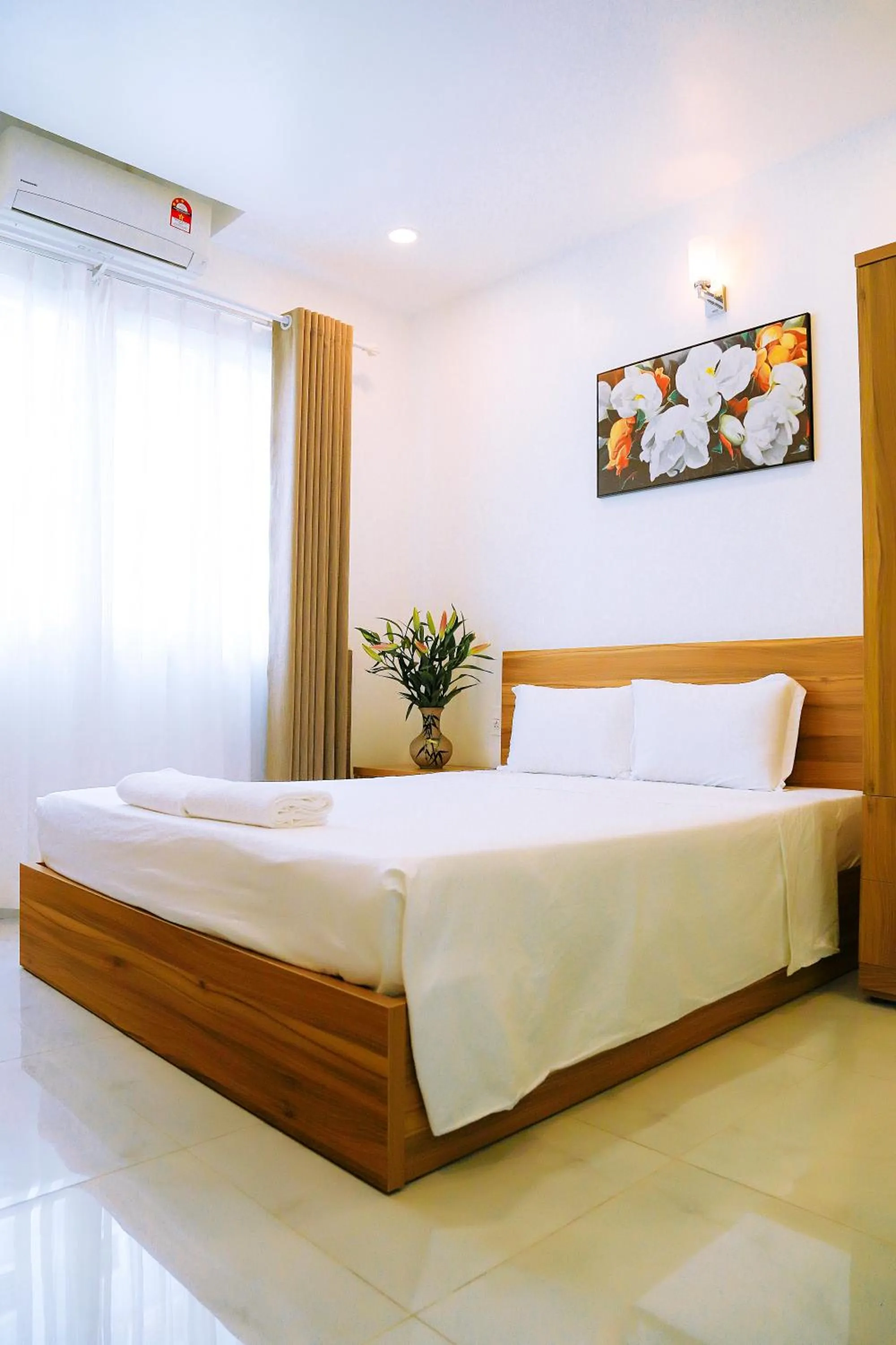 Photo of the whole room, Bed in Louis Hotel - Bui Vien Walking Street