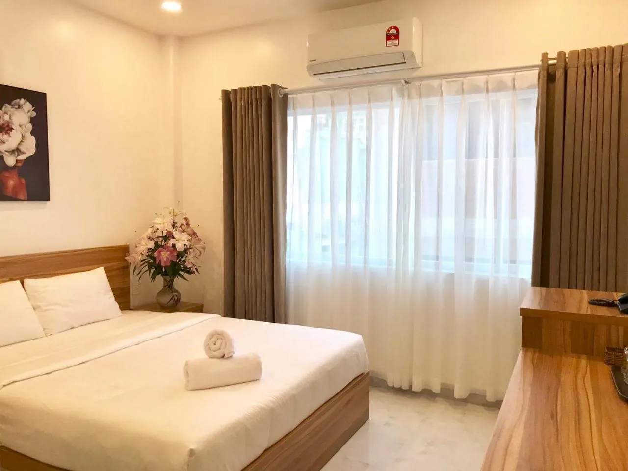 Bed in Louis Hotel - Bui Vien Walking Street