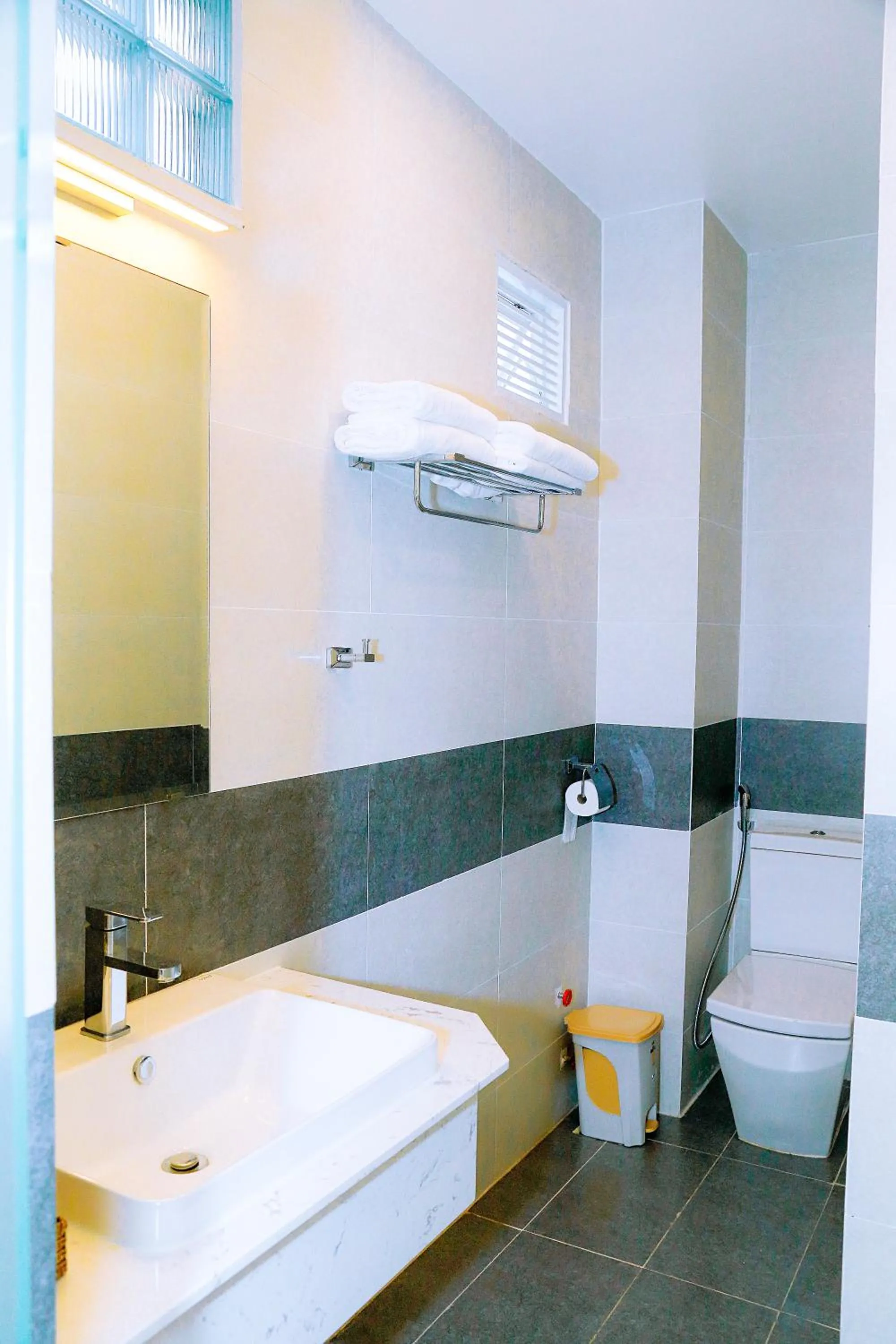 Bathroom in Louis Hotel - Bui Vien Walking Street