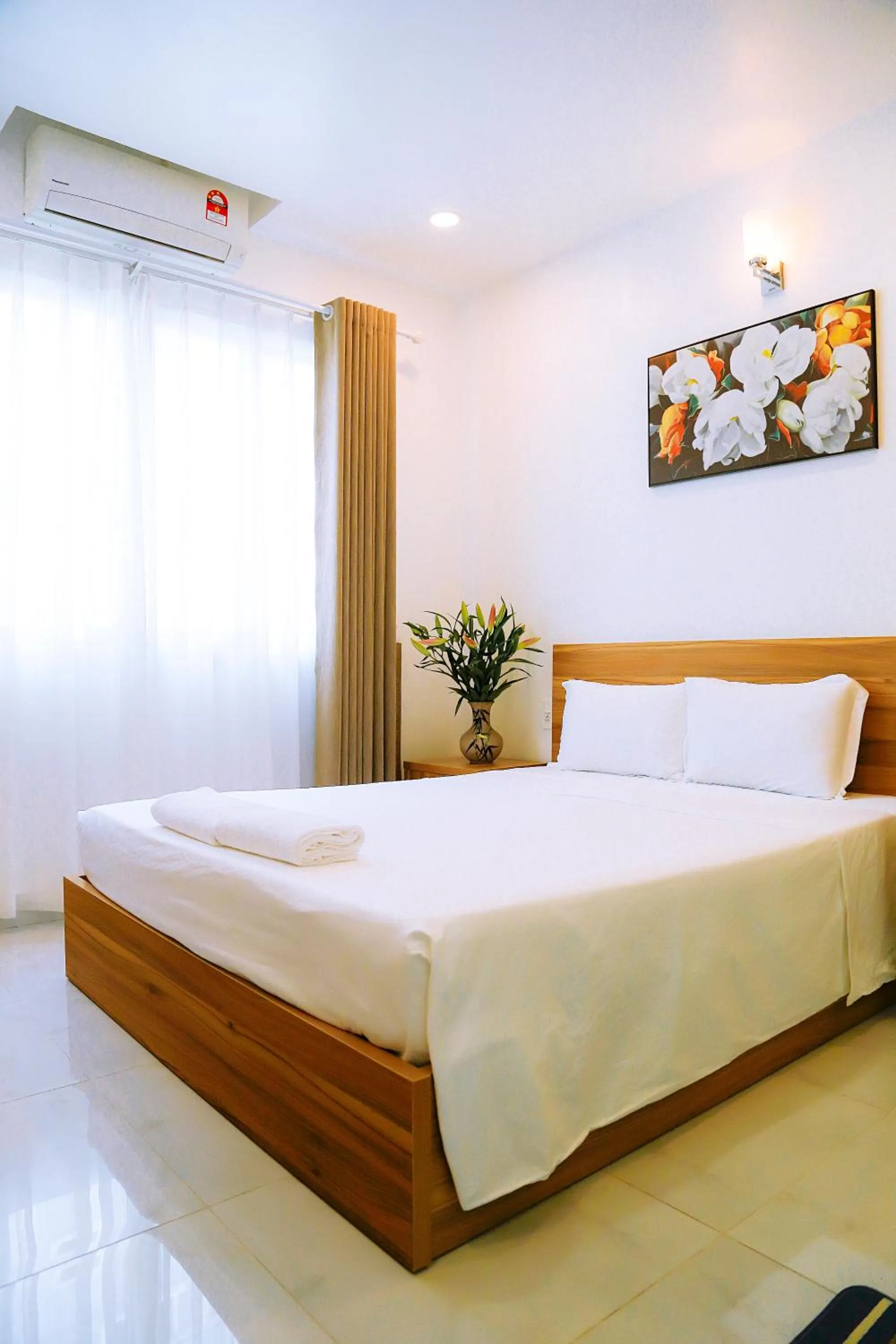 Bed in Louis Hotel - Bui Vien Walking Street